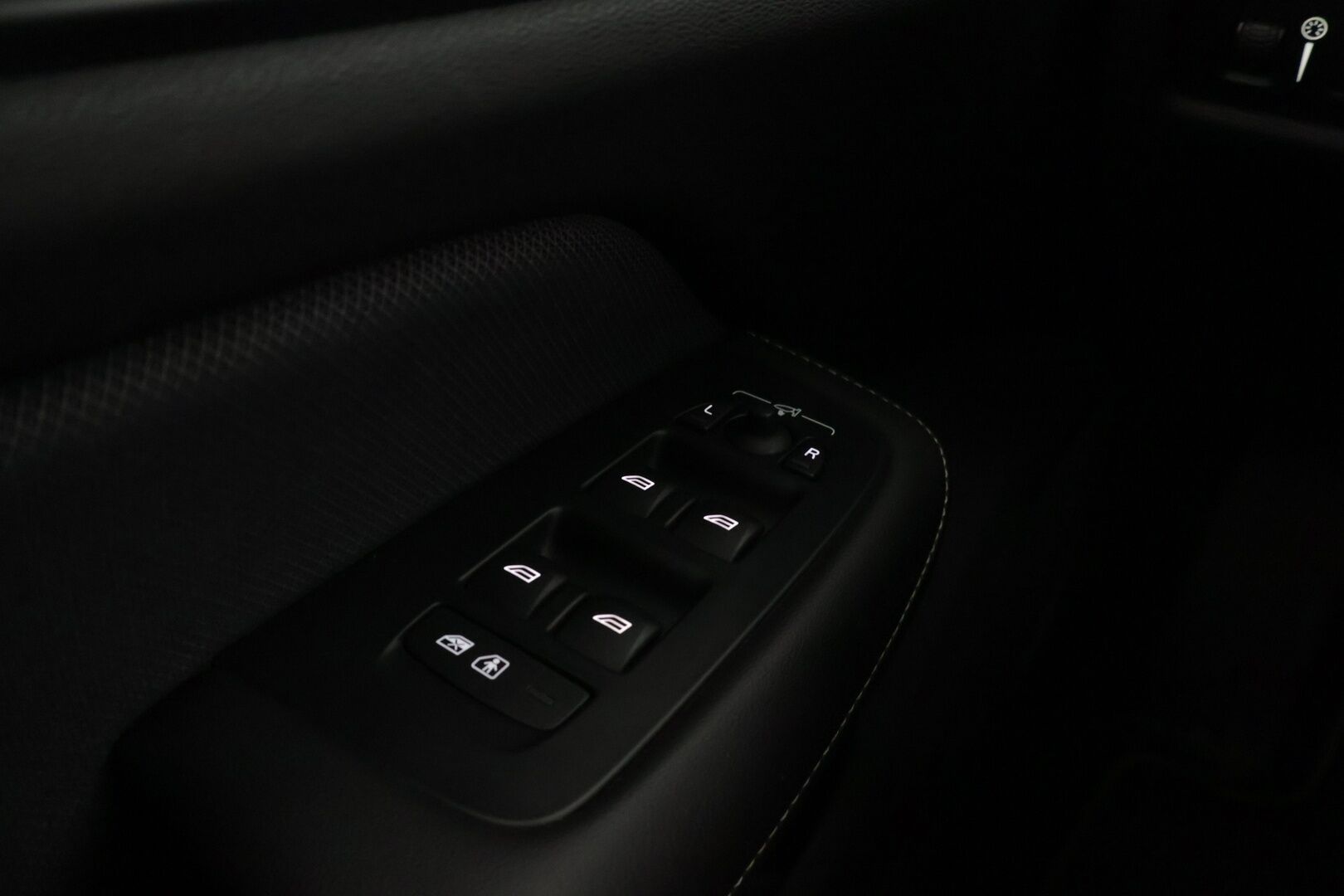 Volvo S60 2020 T8 TwE AWD Business R-Design aut *Pilot assist / HUD / P.kamera / 360 kamera / Muistipenkki kuskille* - *Jakopää tehty 2024 / Huippu siisti* - HULLU BLACKWEEK KORKOTARJOUS 2,49%