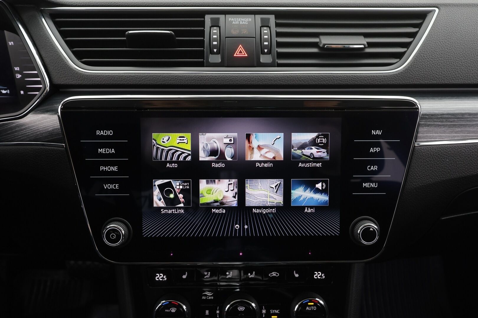 Skoda Superb 2023 Combi 2.0 TDI 200 4x4 Style BusinessLine DSG * Webasto / Koukku / ACC / Matrix-LED / P.Kamera / Muistipenkit / Navi * - Suomi-auto / Kahdet renkaat / Merkkihuollettu! - Osta nyt, maksa vasta ensi vuonna