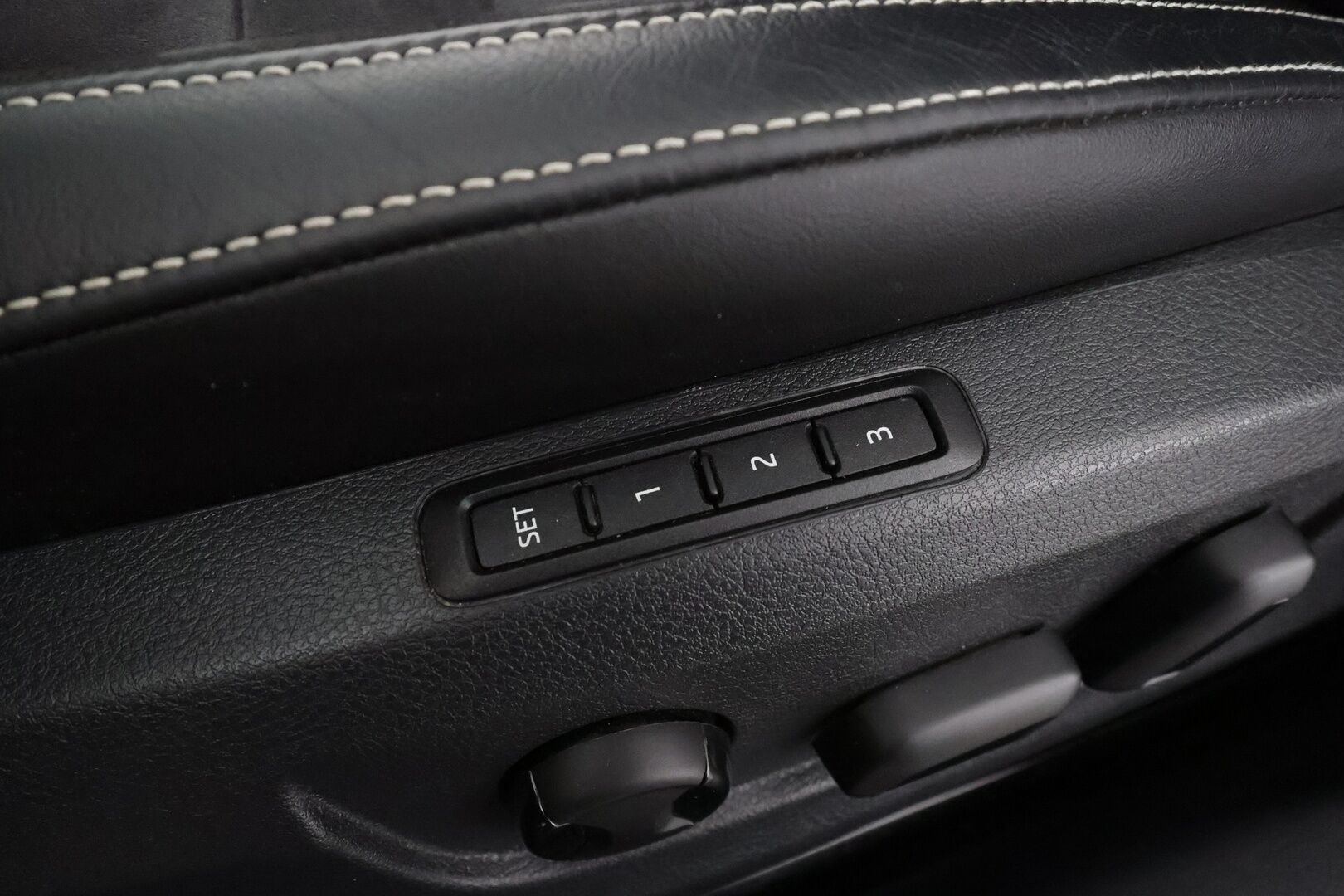 Skoda Superb 2023 Combi 2.0 TDI 200 4x4 Style BusinessLine DSG * Webasto / Koukku / ACC / Matrix-LED / P.Kamera / Muistipenkit / Navi * - Suomi-auto / Kahdet renkaat / Merkkihuollettu! - Osta nyt, maksa vasta ensi vuonna