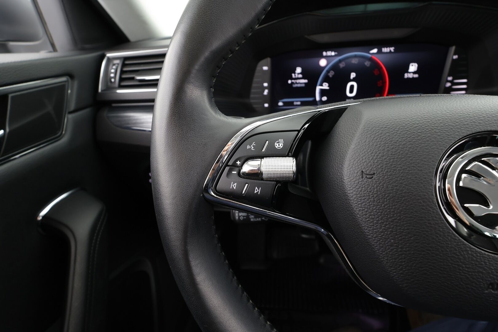 Skoda Superb 2023 Combi 2.0 TDI 200 4x4 Style BusinessLine DSG * Webasto / Koukku / ACC / Matrix-LED / P.Kamera / Muistipenkit / Navi * - Suomi-auto / Kahdet renkaat / Merkkihuollettu! - Osta nyt, maksa vasta ensi vuonna