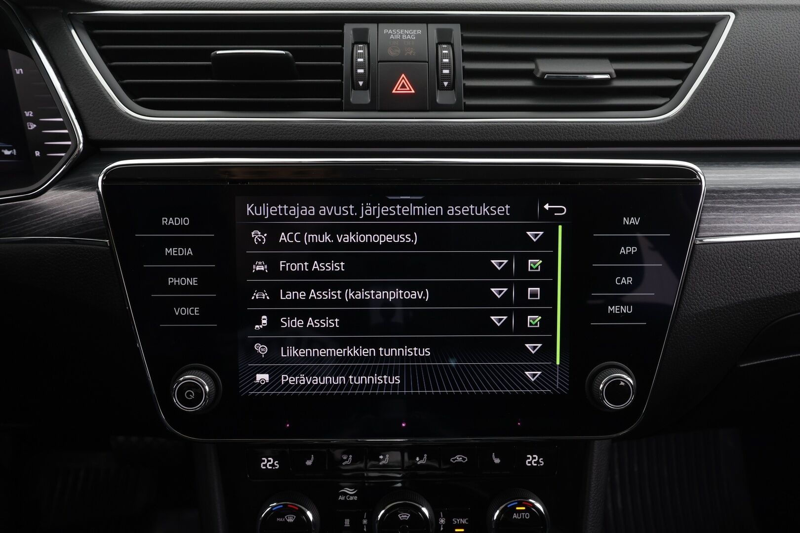 Skoda Superb 2023 Combi 2.0 TDI 200 4x4 Style BusinessLine DSG * Webasto / Koukku / ACC / Matrix-LED / P.Kamera / Muistipenkit / Navi * - Suomi-auto / Kahdet renkaat / Merkkihuollettu! - Osta nyt, maksa vasta ensi vuonna