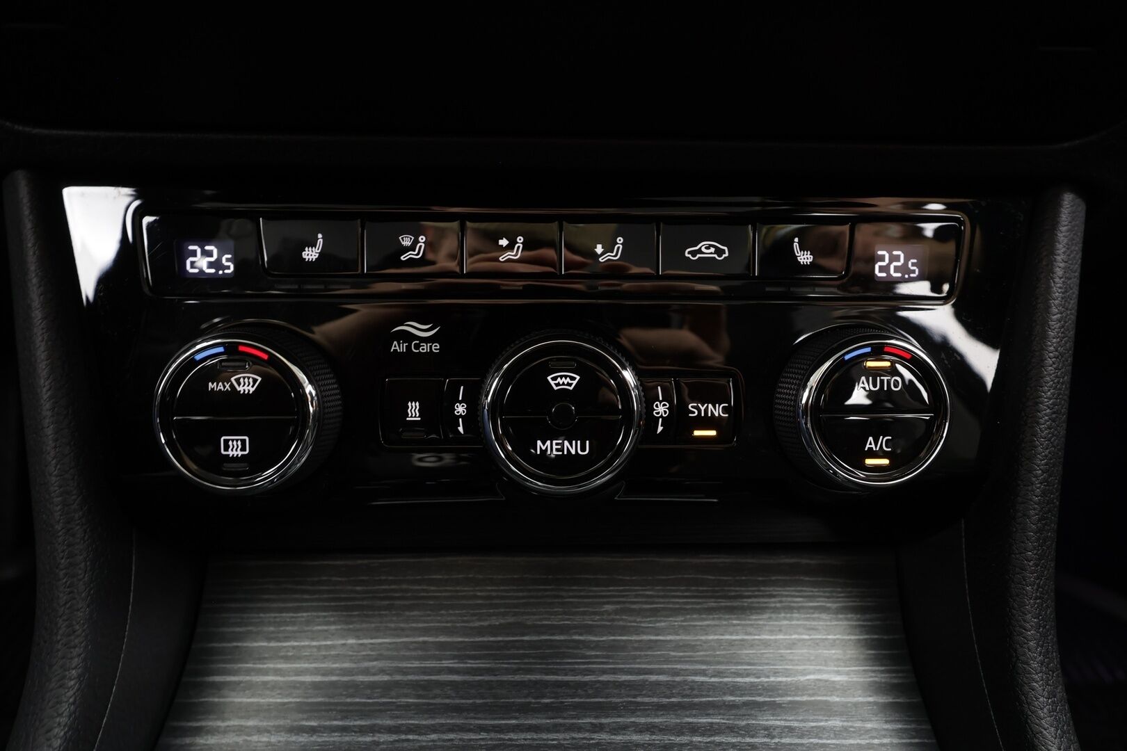 Skoda Superb 2023 Combi 2.0 TDI 200 4x4 Style BusinessLine DSG * Webasto / Koukku / ACC / Matrix-LED / P.Kamera / Muistipenkit / Navi * - Suomi-auto / Kahdet renkaat / Merkkihuollettu! - Osta nyt, maksa vasta ensi vuonna