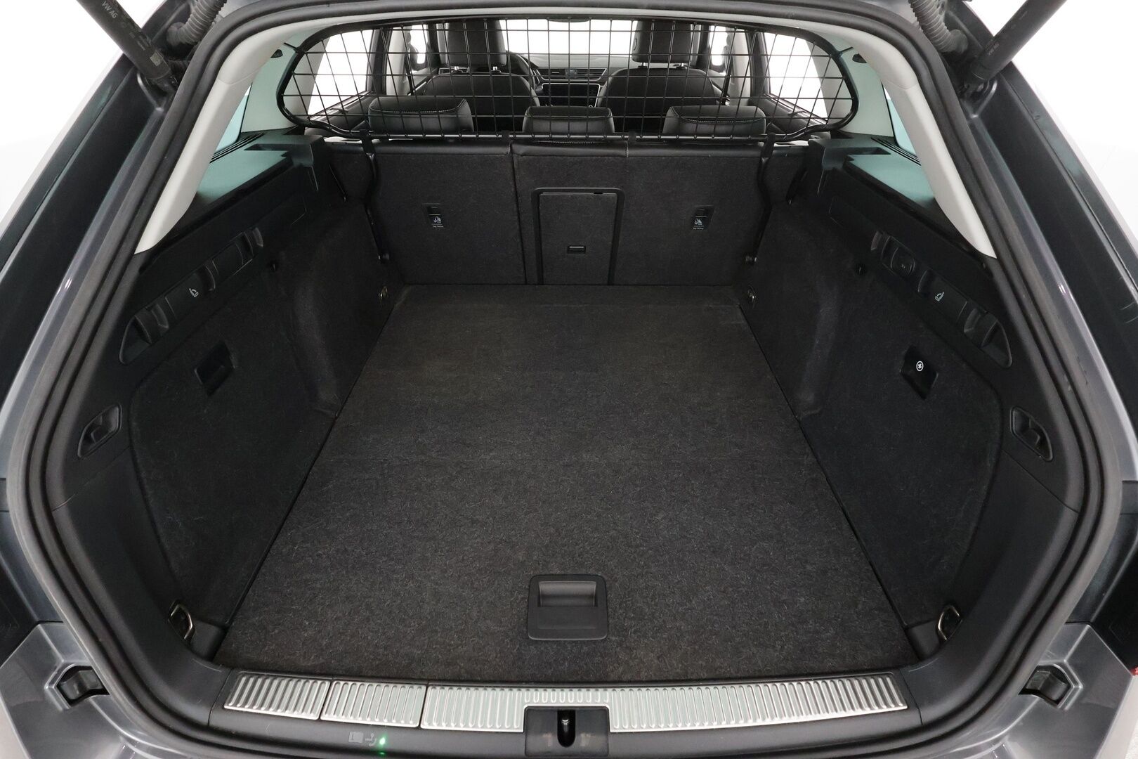 Skoda Superb 2023 Combi 2.0 TDI 200 4x4 Style BusinessLine DSG * Webasto / Koukku / ACC / Matrix-LED / P.Kamera / Muistipenkit / Navi * - Suomi-auto / Kahdet renkaat / Merkkihuollettu! - Osta nyt, maksa vasta ensi vuonna