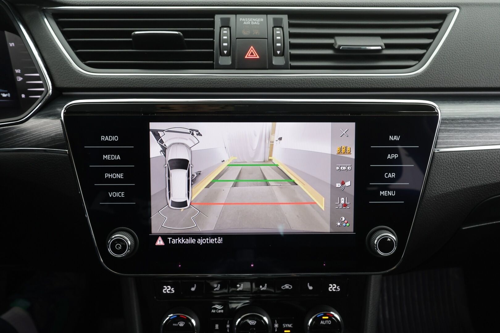 Skoda Superb 2023 Combi 2.0 TDI 200 4x4 Style BusinessLine DSG * Webasto / Koukku / ACC / Matrix-LED / P.Kamera / Muistipenkit / Navi * - Suomi-auto / Kahdet renkaat / Merkkihuollettu! - Osta nyt, maksa vasta ensi vuonna