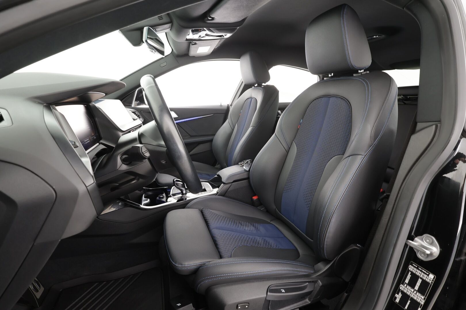 BMW 218 2022 F44 Gran Coupé 218i A Business M Sport * Vakkari / P.kamera / LED / Navi / Koukku / Lohko+Sisä / Puolinahat * - 1.Om Suomi-auto / Kahdet renkaat aluvanteilla / Merkkihuollettu