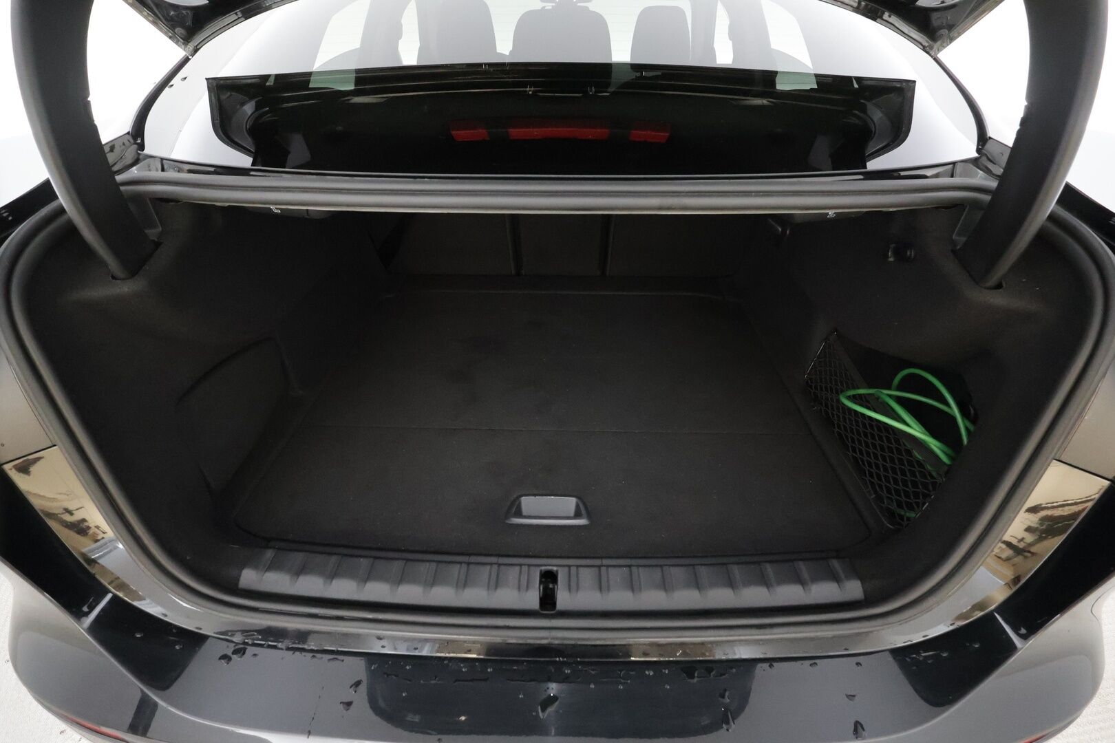 BMW 218 2022 F44 Gran Coupé 218i A Business * 1.Om Suomi-auto / Vakkari / P.kamera / LED / Navi / Digimittaristo / Lohkolämmitin * - Kahdet renkaat aluvanteilla / Merkkihuollettu