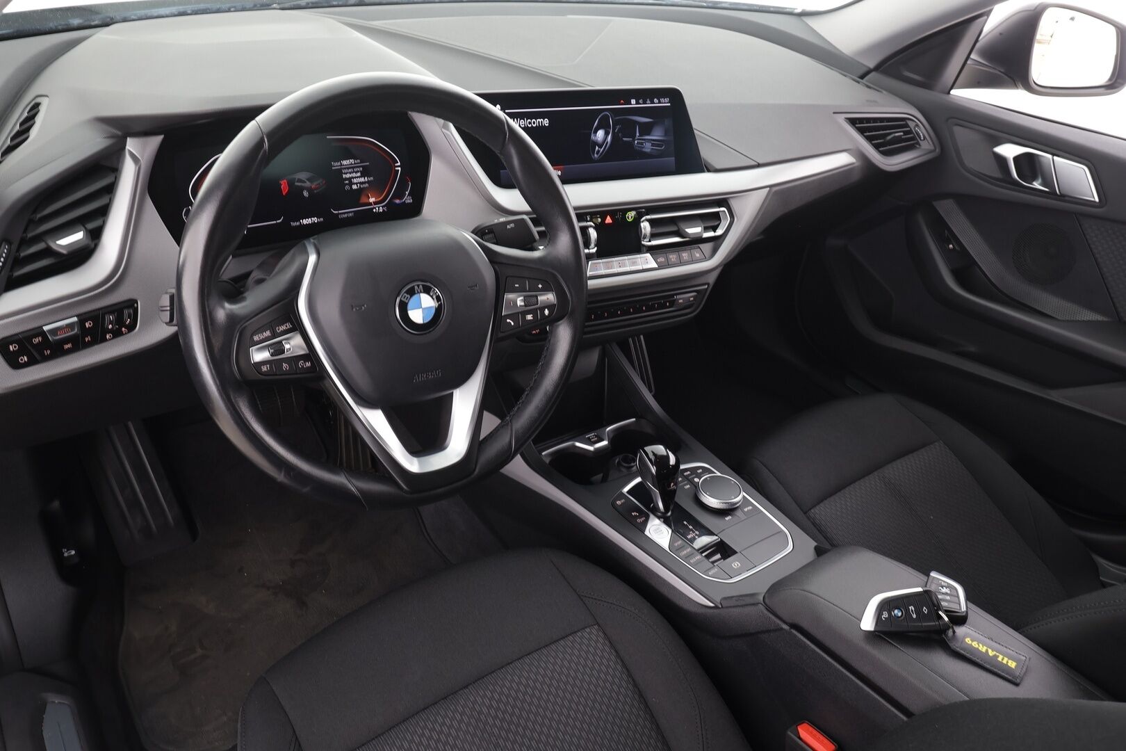 BMW 218 2022 F44 Gran Coupé 218i A Business * 1.Om Suomi-auto / Vakkari / P.kamera / LED / Navi / Digimittaristo / Lohkolämmitin * - Kahdet renkaat aluvanteilla / Merkkihuollettu