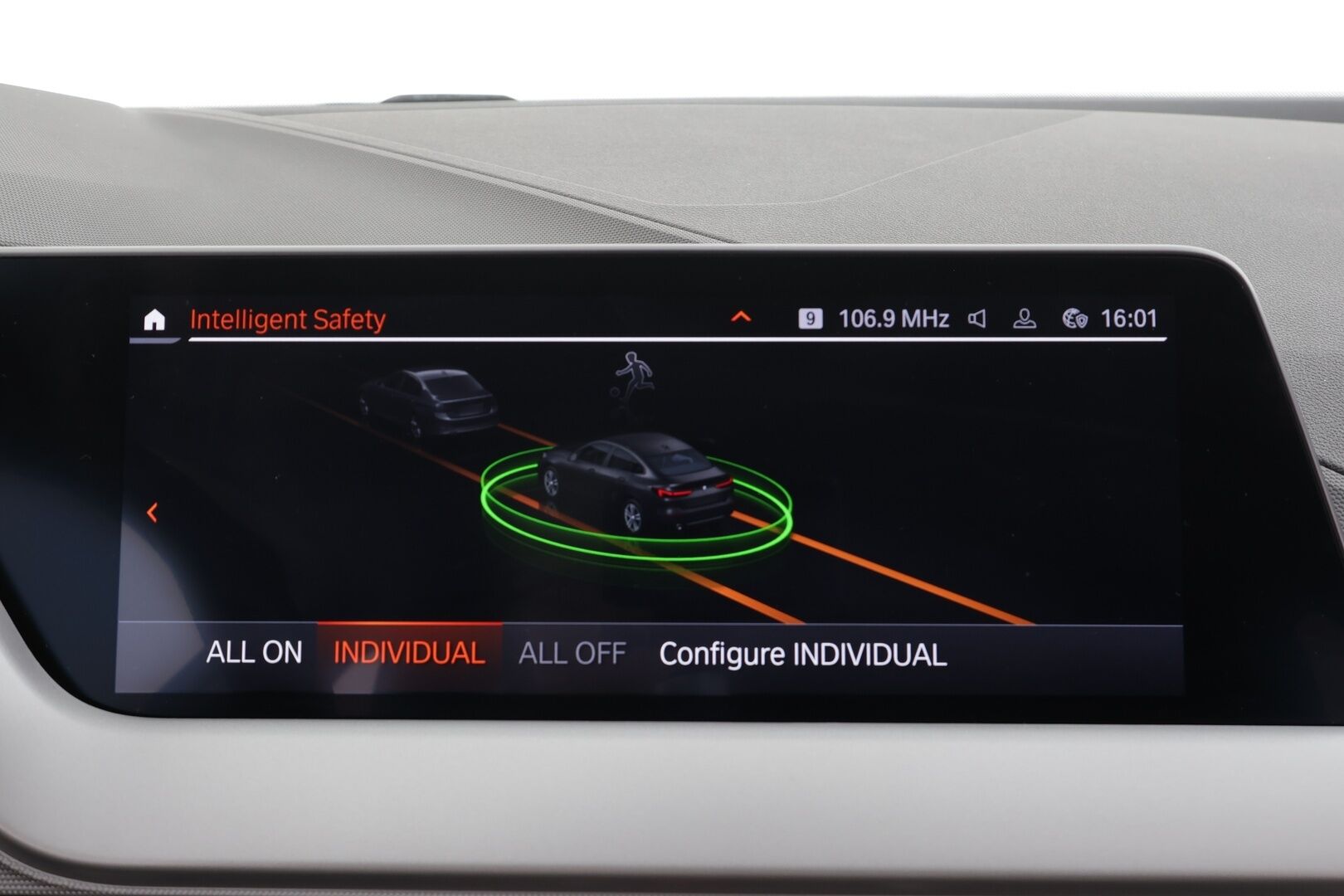 BMW 218 2022 F44 Gran Coupé 218i A Business * 1.Om Suomi-auto / Vakkari / P.kamera / LED / Navi / Digimittaristo / Lohkolämmitin * - Kahdet renkaat aluvanteilla / Merkkihuollettu