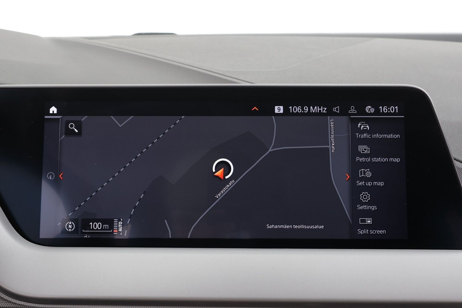 BMW 218 2022 F44 Gran Coupé 218i A Business * 1.Om Suomi-auto / Vakkari / P.kamera / LED / Navi / Digimittaristo / Lohkolämmitin * - Kahdet renkaat aluvanteilla / Merkkihuollettu