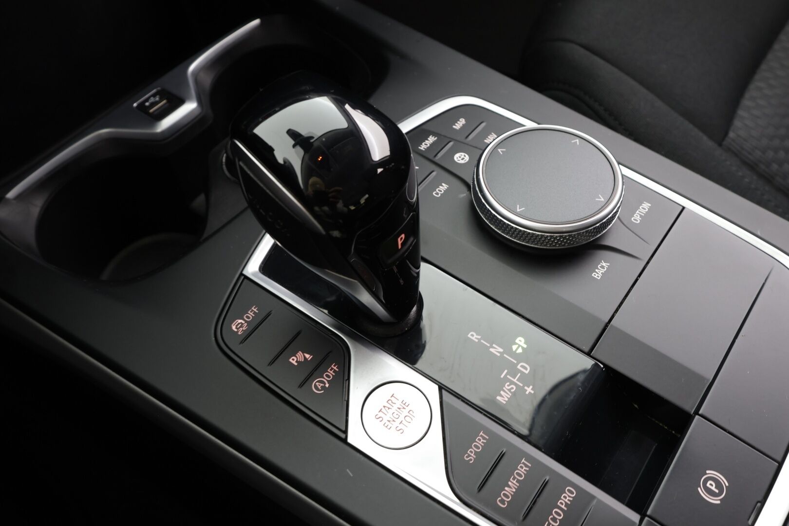 BMW 218 2022 F44 Gran Coupé 218i A Business * 1.Om Suomi-auto / Vakkari / P.kamera / LED / Navi / Digimittaristo / Lohkolämmitin * - Kahdet renkaat aluvanteilla / Merkkihuollettu