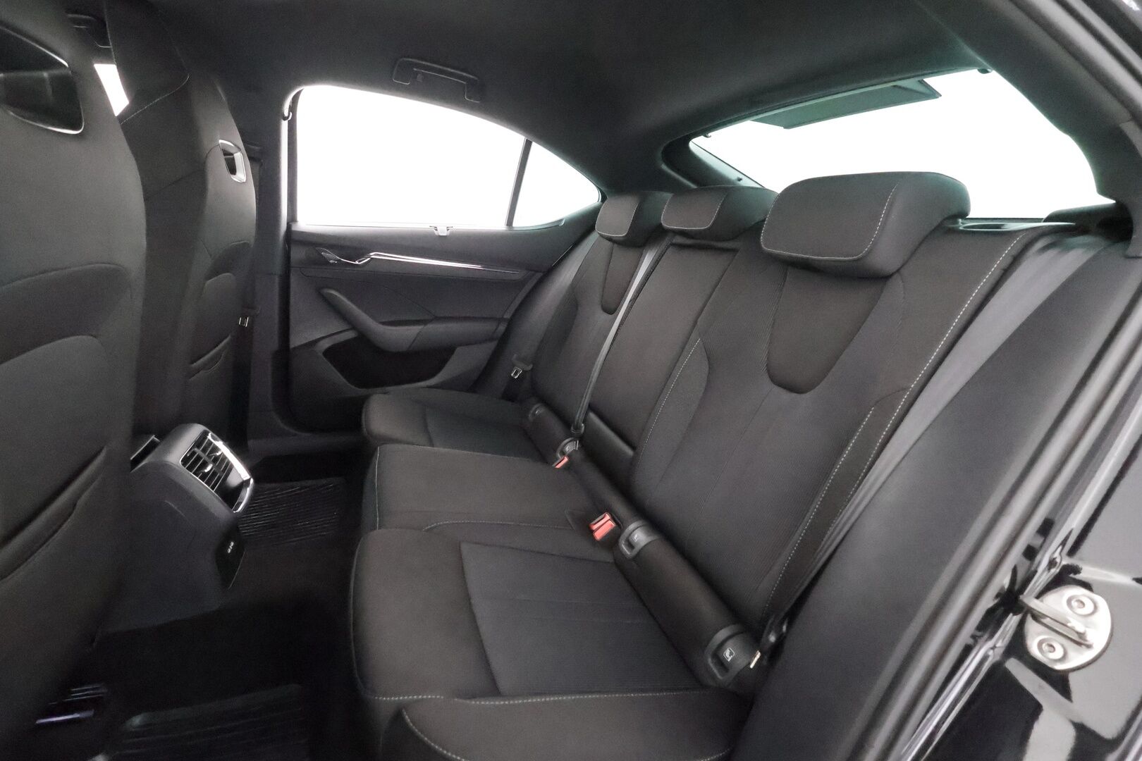 Skoda Octavia 2023 2.0 TDI 150 4x4 Style DSG Autom. - | Canton | Webasto | Koukku | ACC | Matrix-LED | P.kamera | Navi | Kaistavahti | Keyless | Kahdet renkaat | Merkkihuollot | 1-om Suomi-auto |