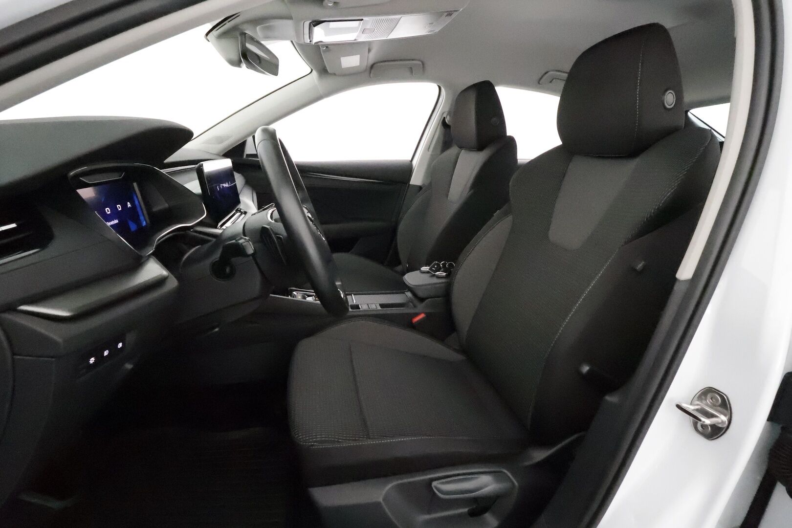 Skoda Octavia 2022 1.0 TSI Ambition eTEC DSG **Webasto / Koukku / LED / P.Tutkat / Digimittaristo / Kaistavahti** - 1-om Suomi-auto / Kahdet Renkaat