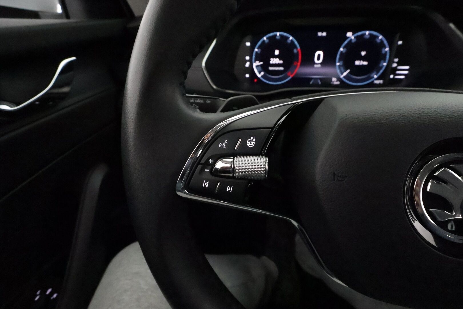 Skoda Octavia 2022 1.0 TSI Ambition eTEC DSG **Webasto / Koukku / LED / P.Tutkat / Digimittaristo / Kaistavahti** - 1-om Suomi-auto / Kahdet Renkaat