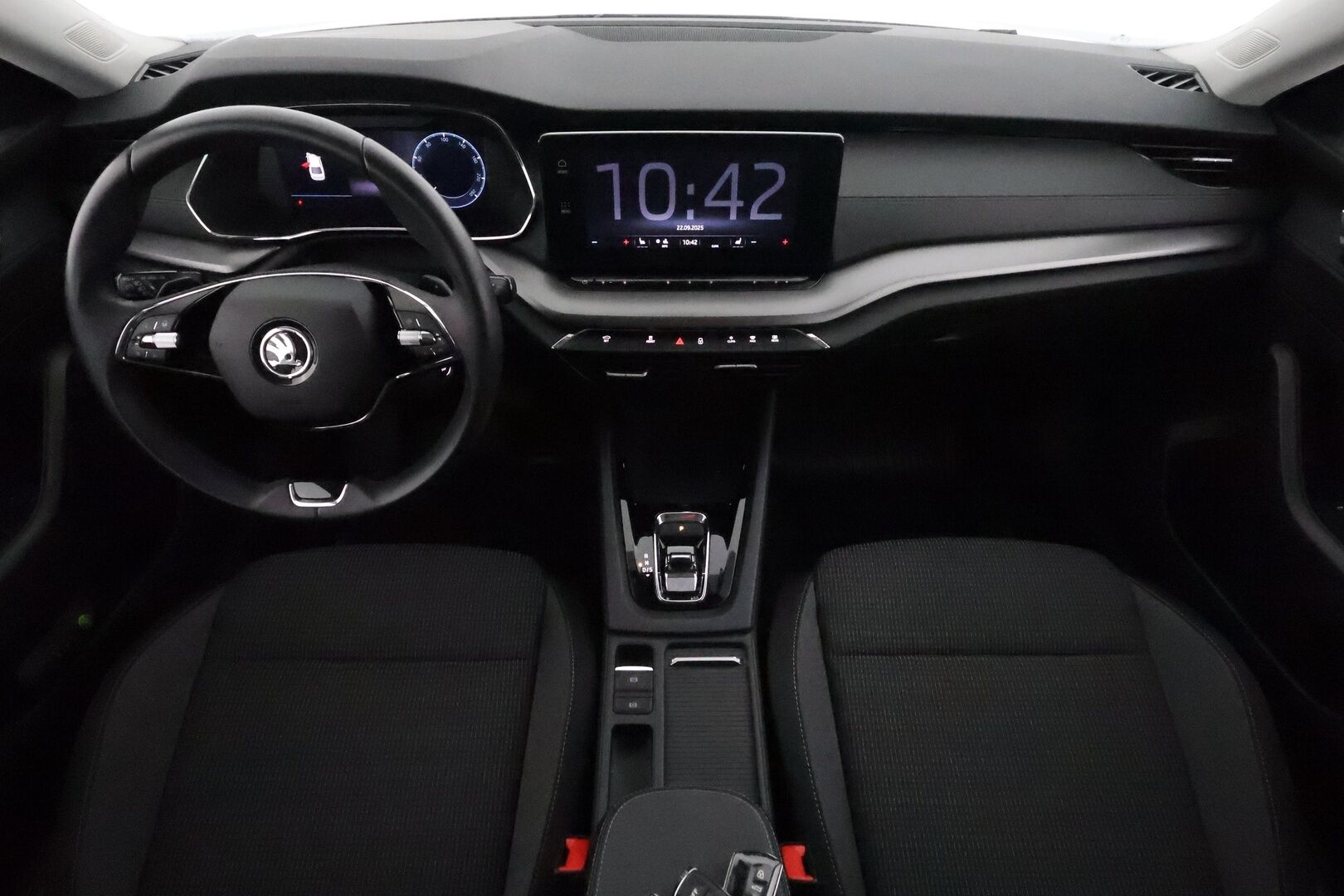 Skoda Octavia 2022 1.0 TSI Ambition eTEC DSG **Webasto / Koukku / LED / P.Tutkat / Digimittaristo / Kaistavahti** - 1-om Suomi-auto / Kahdet Renkaat