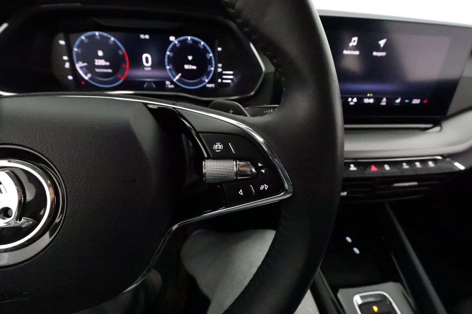 Skoda Octavia 2022 1.0 TSI Ambition eTEC DSG **Webasto / Koukku / LED / P.Tutkat / Digimittaristo / Kaistavahti** - 1-om Suomi-auto / Kahdet Renkaat