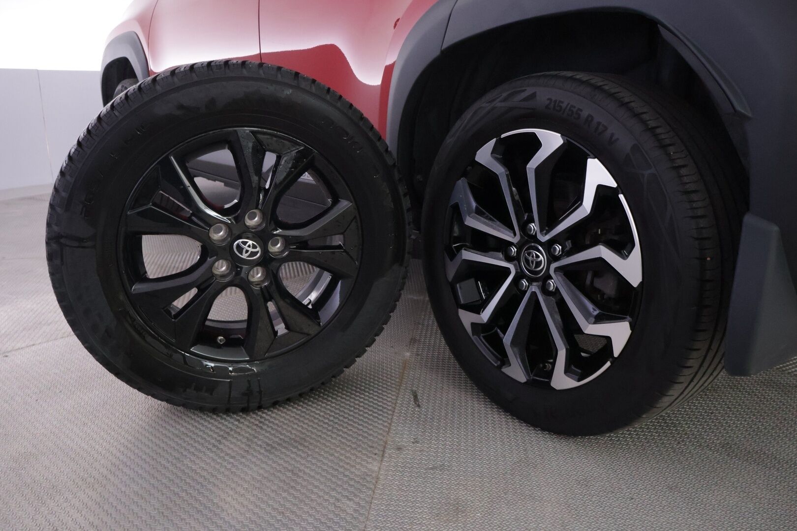 Toyota Yaris Cross 2022 1,5 Hybrid AWD-i Intense - Suomi-auto | Merkkihuollettu | P-Kamera | Mukautuva vakionopeudensäädin | Lohkolämmitin | Keyless | Apple&Android |