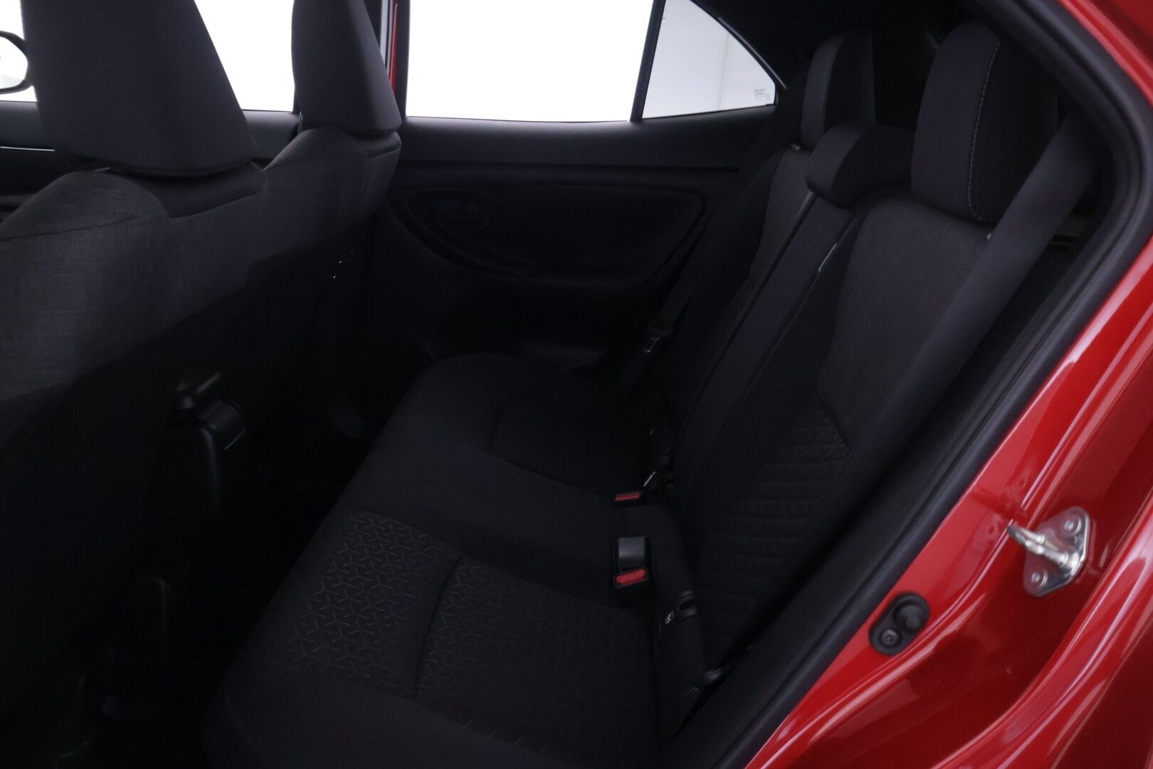 Toyota Yaris Cross 2022 1,5 Hybrid AWD-i Intense - Suomi-auto | Merkkihuollettu | P-Kamera | Mukautuva vakionopeudensäädin | Lohkolämmitin | Keyless | Apple&Android |