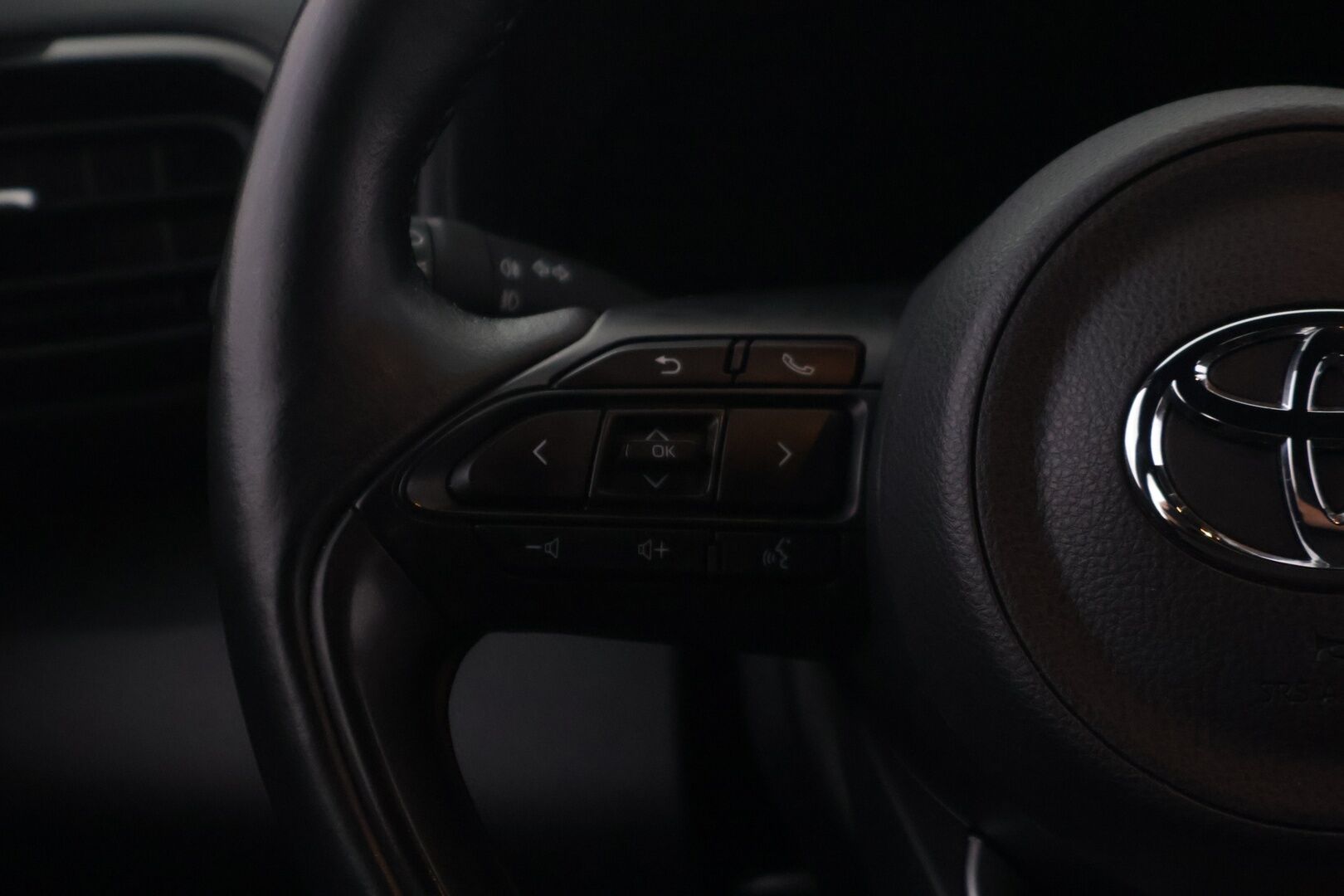 Toyota Yaris Cross 2022 1,5 Hybrid AWD-i Intense - Suomi-auto | Merkkihuollettu | P-Kamera | Mukautuva vakionopeudensäädin | Lohkolämmitin | Keyless | Apple&Android |