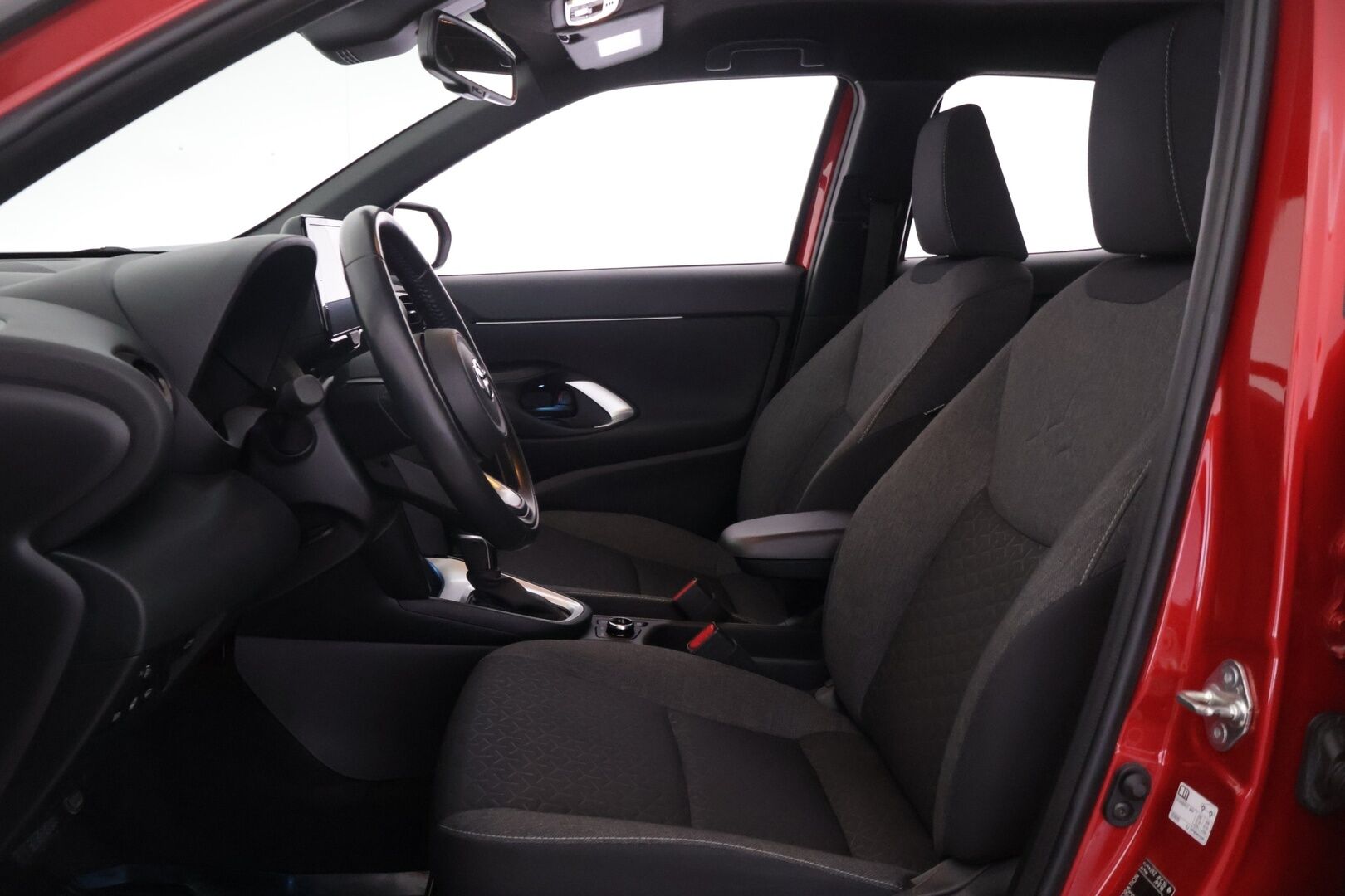 Toyota Yaris Cross 2022 1,5 Hybrid AWD-i Intense - Suomi-auto | Merkkihuollettu | P-Kamera | Mukautuva vakionopeudensäädin | Lohkolämmitin | Keyless | Apple&Android |