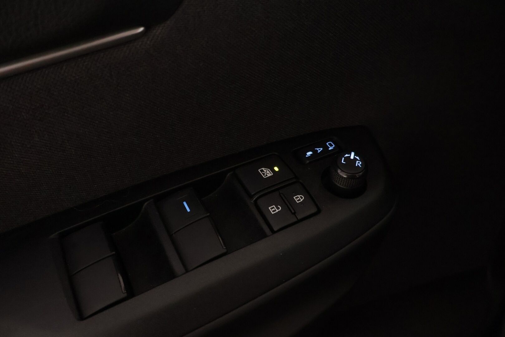 Toyota Yaris Cross 2022 1,5 Hybrid AWD-i Intense - Suomi-auto | Merkkihuollettu | P-Kamera | Mukautuva vakionopeudensäädin | Lohkolämmitin | Keyless | Apple&Android |