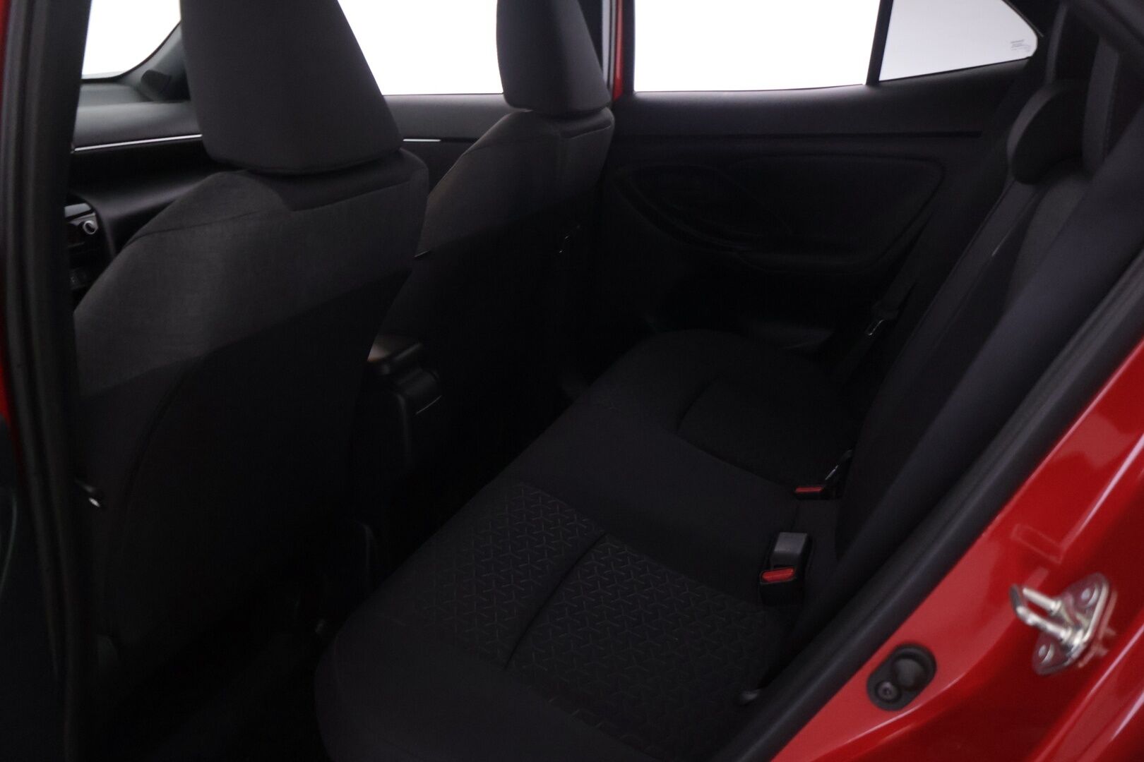 Toyota Yaris Cross 2022 1,5 Hybrid AWD-i Intense - Suomi-auto | Merkkihuollettu | P-Kamera | Mukautuva vakionopeudensäädin | Lohkolämmitin | Keyless | Apple&Android |