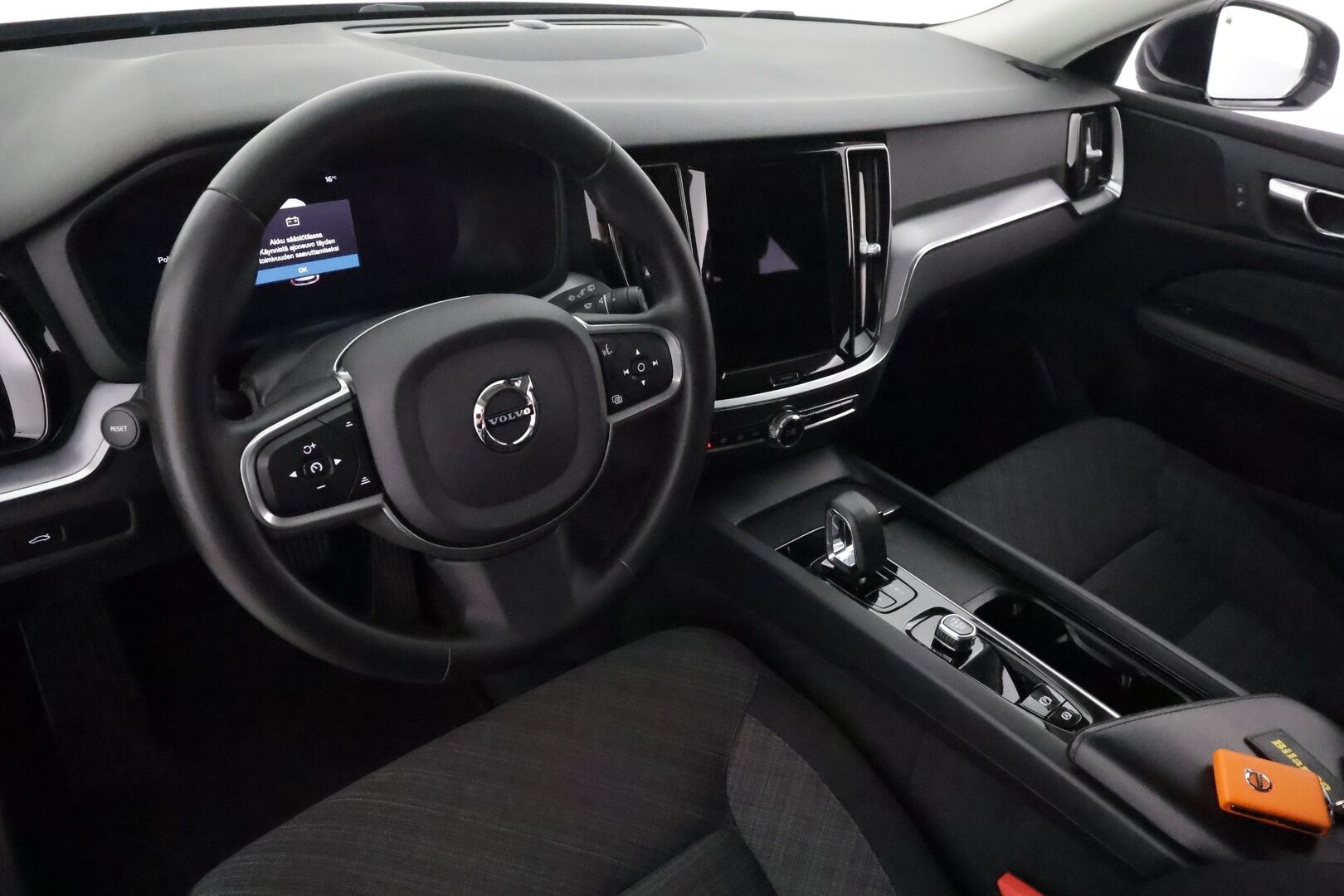 Volvo V60 2023 B4 MHEV Business Core aut. **Facelift / Webasto / Koukku / Adapt.vakkari / Keyless / VOC / Apple&Android** - 1-om. Suomi auto / Merkkihuollettu