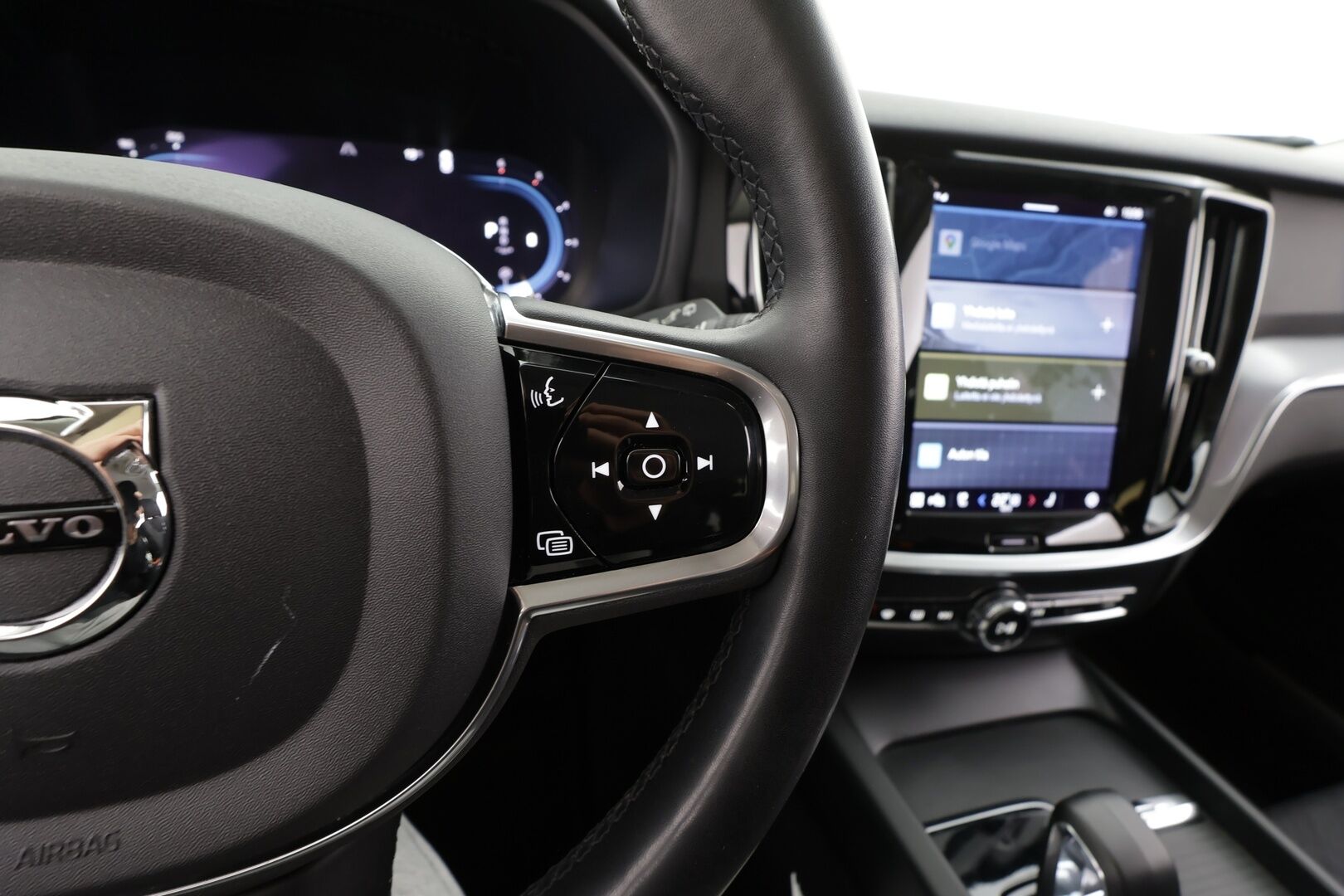 Volvo V60 Cross Country 2023 B4 AWD D-MHEV Business Core aut * ACC / P.tutka / Webasto / LED / Navi / Koukku / Sähköluukku / Facelift / BLIS * - 1.Om Suomi-auto / Kahdet renkaat aluvanteilla - HULLUT BLACKWEEK JATKOT - KORKOTARJOUS 2,49%