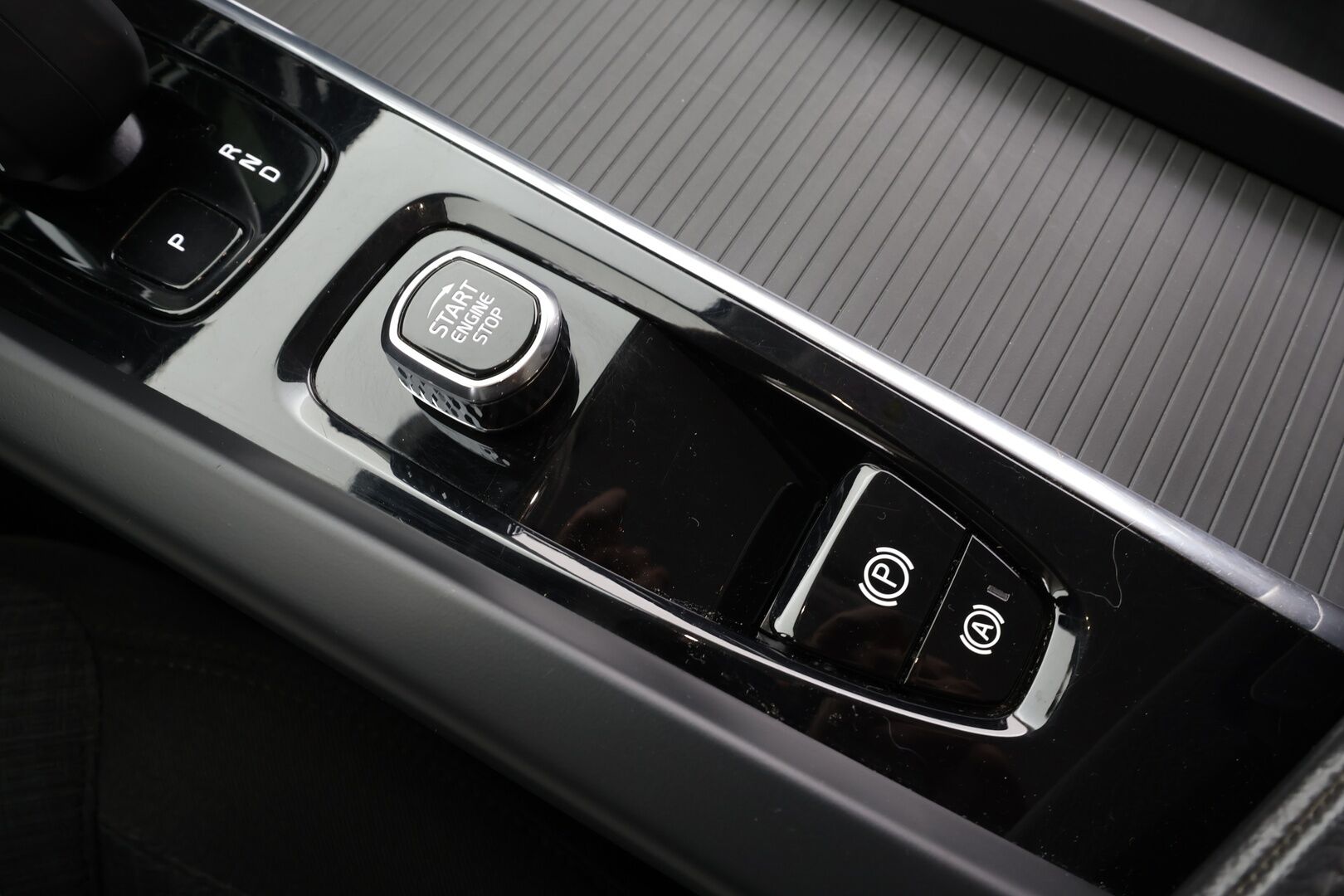 Volvo V60 Cross Country 2023 B4 AWD D-MHEV Business Core aut *ACC / P.tutka / Webasto / LED / Navi / Koukku / Sähköluukku / Facelift / BLIS* - 1.OM Suomi-auto / 2x Renkaat ja vanteet!