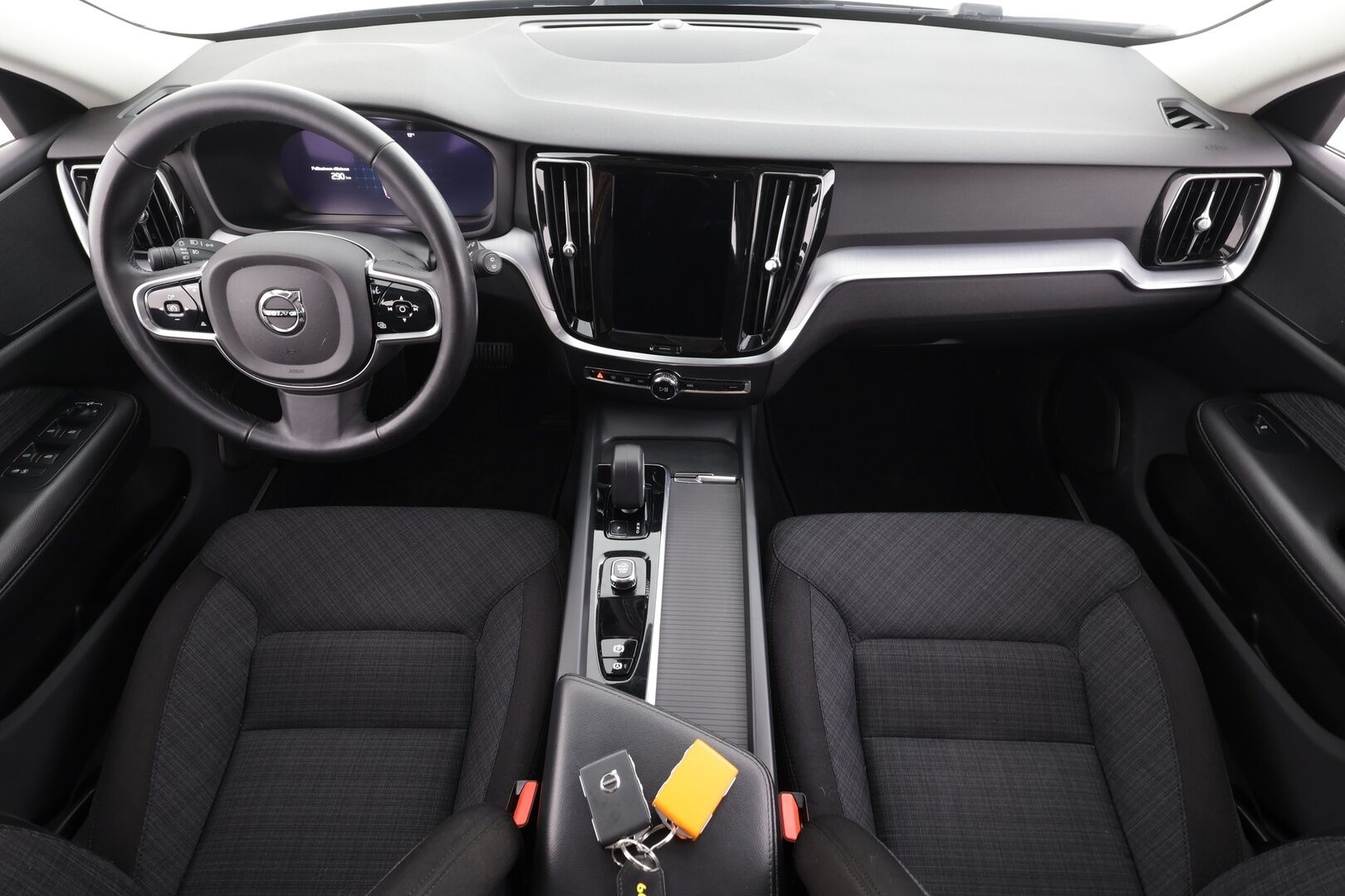 Volvo V60 Cross Country 2023 B4 AWD D-MHEV Business Core aut * ACC / P.tutka / Webasto / LED / Navi / Koukku / Sähköluukku / Facelift / BLIS * - 1.Om Suomi-auto / Kahdet renkaat aluvanteilla - HULLUT BLACKWEEK JATKOT - KORKOTARJOUS 2,49%