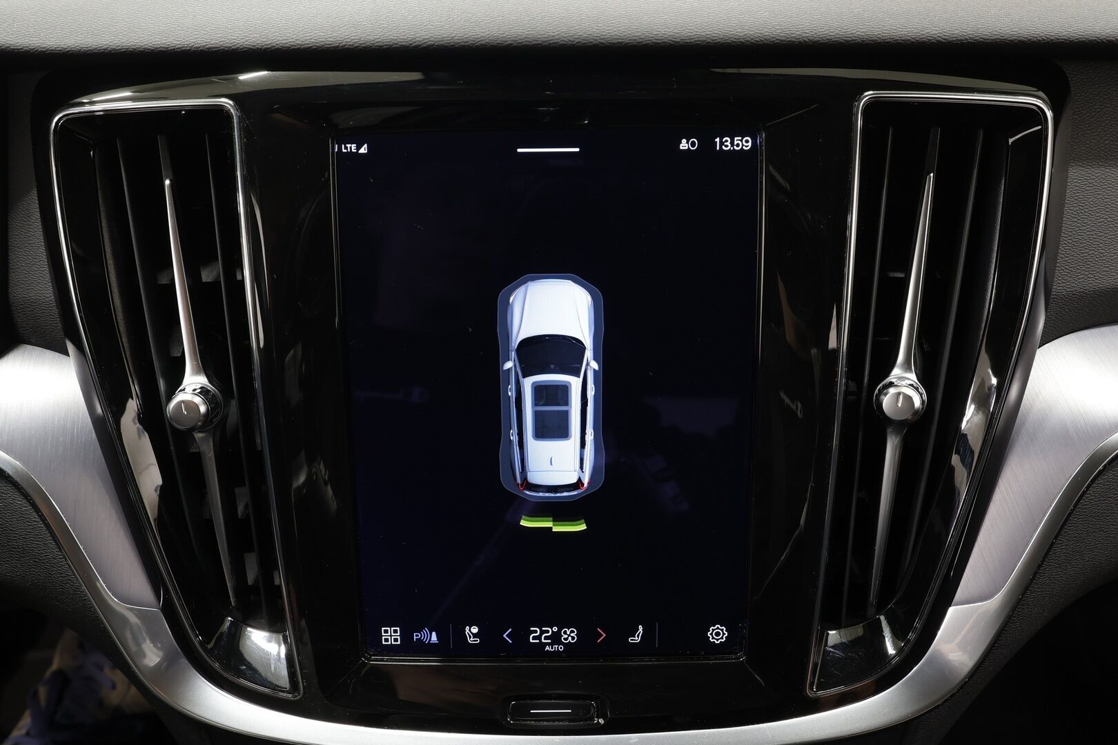 Volvo V60 Cross Country 2023 B4 AWD D-MHEV Business Core aut *ACC / P.tutka / Webasto / LED / Navi / Koukku / Sähköluukku / Facelift / BLIS* - 1.OM Suomi-auto / 2x Renkaat ja vanteet!