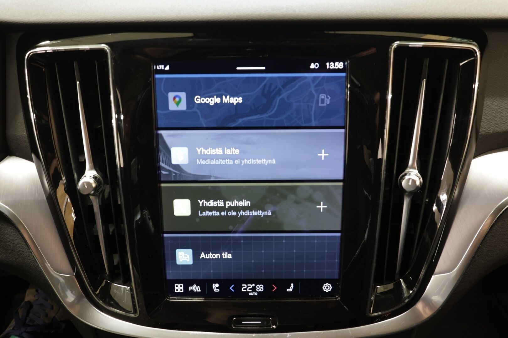 Volvo V60 Cross Country 2023 B4 AWD D-MHEV Business Core aut *ACC / P.tutka / Webasto / LED / Navi / Koukku / Sähköluukku / Facelift / BLIS* - 1.OM Suomi-auto / 2x Renkaat ja vanteet!