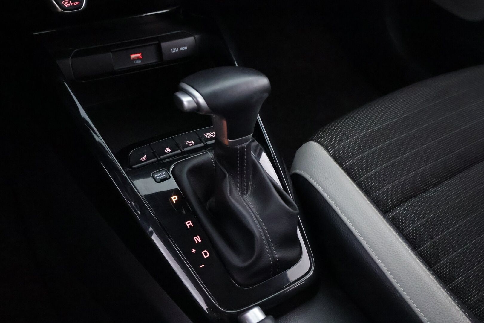 Kia Stonic 2022 1,0 T-GDI 100hv EX Design DCT - 1Om Suomiauto | Vakkari | Peruutuskamera | Lohko&Sisäpistoke | Apple&Android | LED | Ratinlämmitys | Upea!