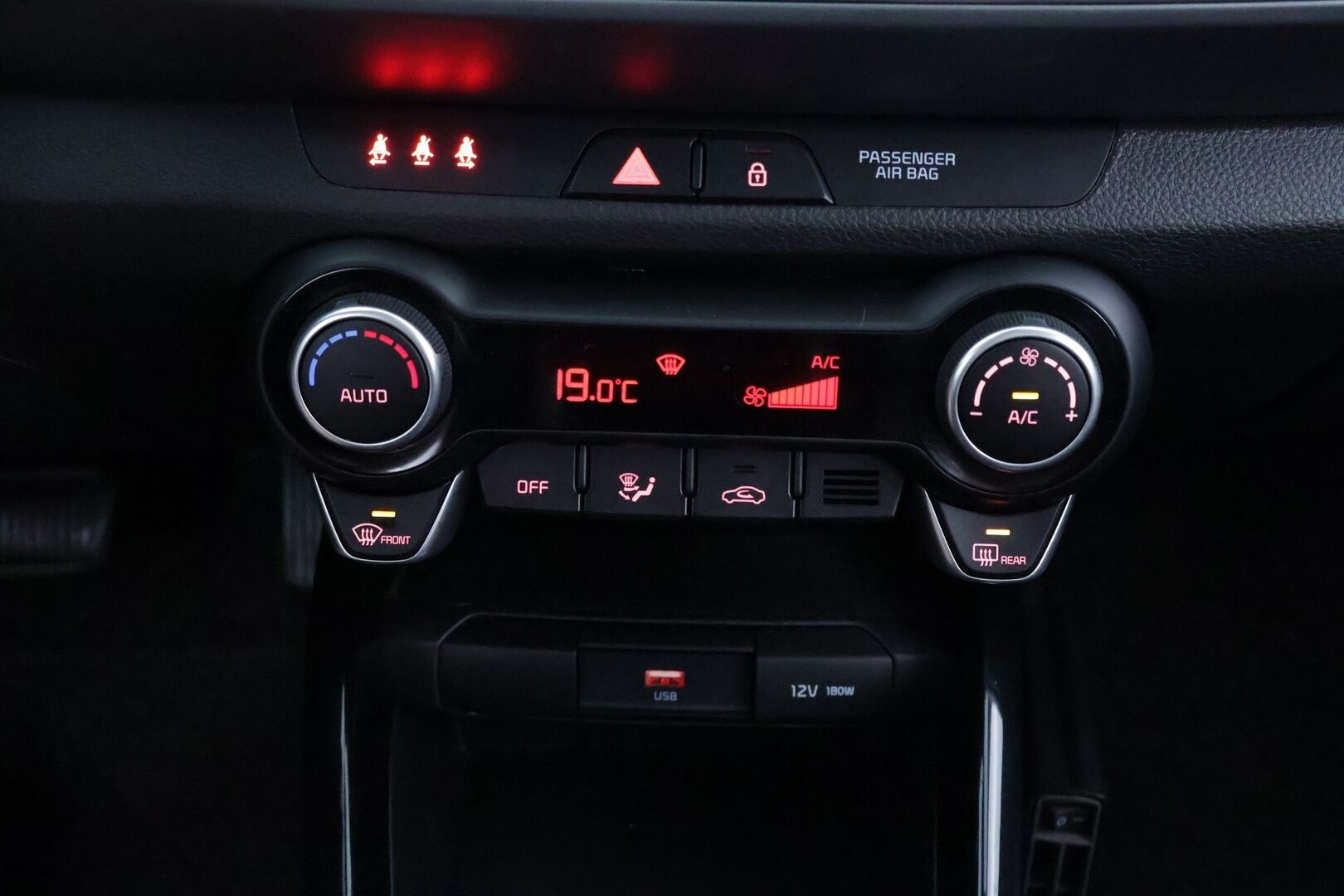 Kia Stonic 2022 1,0 T-GDI 100hv EX Design DCT - 1Om Suomiauto | Vakkari | Peruutuskamera | Lohko&Sisäpistoke | Apple&Android | LED | Ratinlämmitys | Upea!