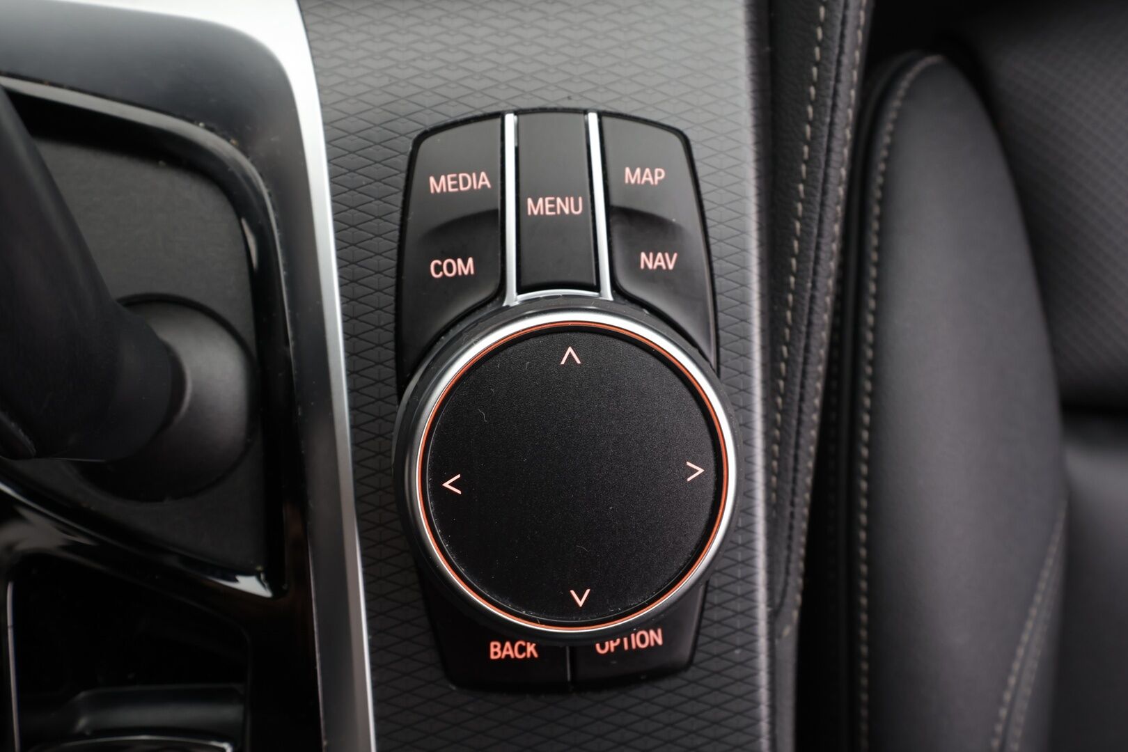 BMW 530 2023 G31 Touring A Charged Edition M Sport * ACC / P.kamera / Adapt.LED / Hifi / Comfort Access / Navi / Sporttinahat * - 1.Om Suomi-auto / Kahdet renkaat aluvanteilla / Merkkihuollettu