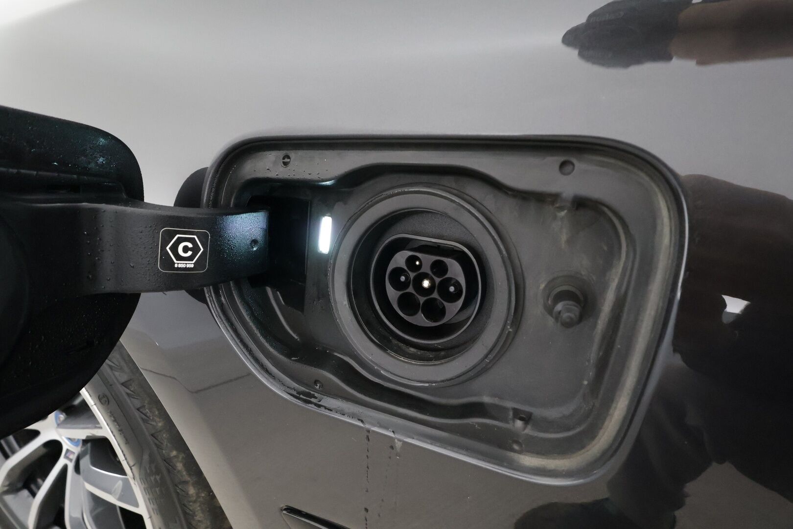 BMW 530 2023 G31 Touring A Charged Edition M Sport * ACC / P.kamera / Adapt.LED / Hifi / Comfort Access / Navi / Sporttinahat * - 1.Om Suomi-auto / Kahdet renkaat aluvanteilla / Merkkihuollettu