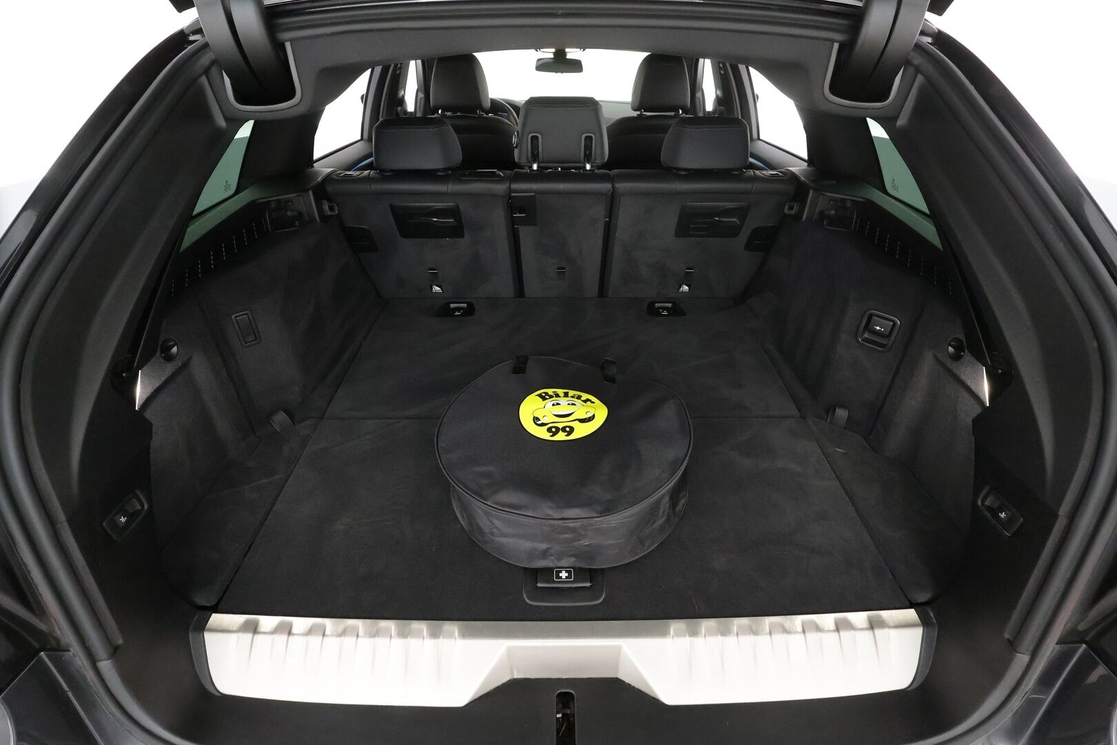 BMW 530 2023 G31 Touring A Charged Edition M Sport * ACC / P.kamera / Adapt.LED / Hifi / Comfort Access / Navi / Sporttinahat * - 1.Om Suomi-auto / Kahdet renkaat aluvanteilla / Merkkihuollettu