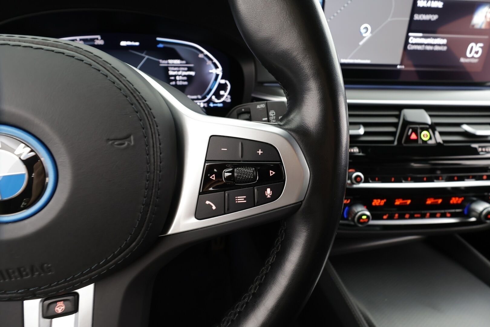 BMW 530 2023 G31 Touring A Charged Edition M Sport * ACC / P.kamera / Adapt.LED / Hifi / Comfort Access / Navi / Sporttinahat * - 1.Om Suomi-auto / Kahdet renkaat aluvanteilla / Merkkihuollettu