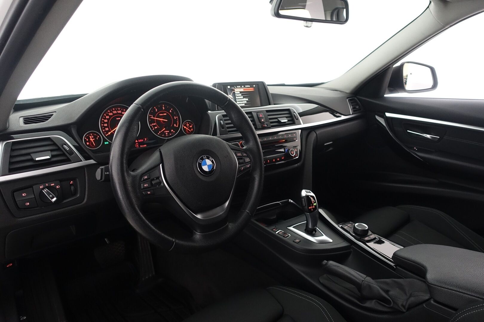 BMW 320 2017 F31 Touring 320d A xDrive Business Sport Line - | LCI | Sporttipenkit | Vakionopeudensäädin | Tutkat | LED | Sähkökontti | 2X Renkaat & Aluvanteet |