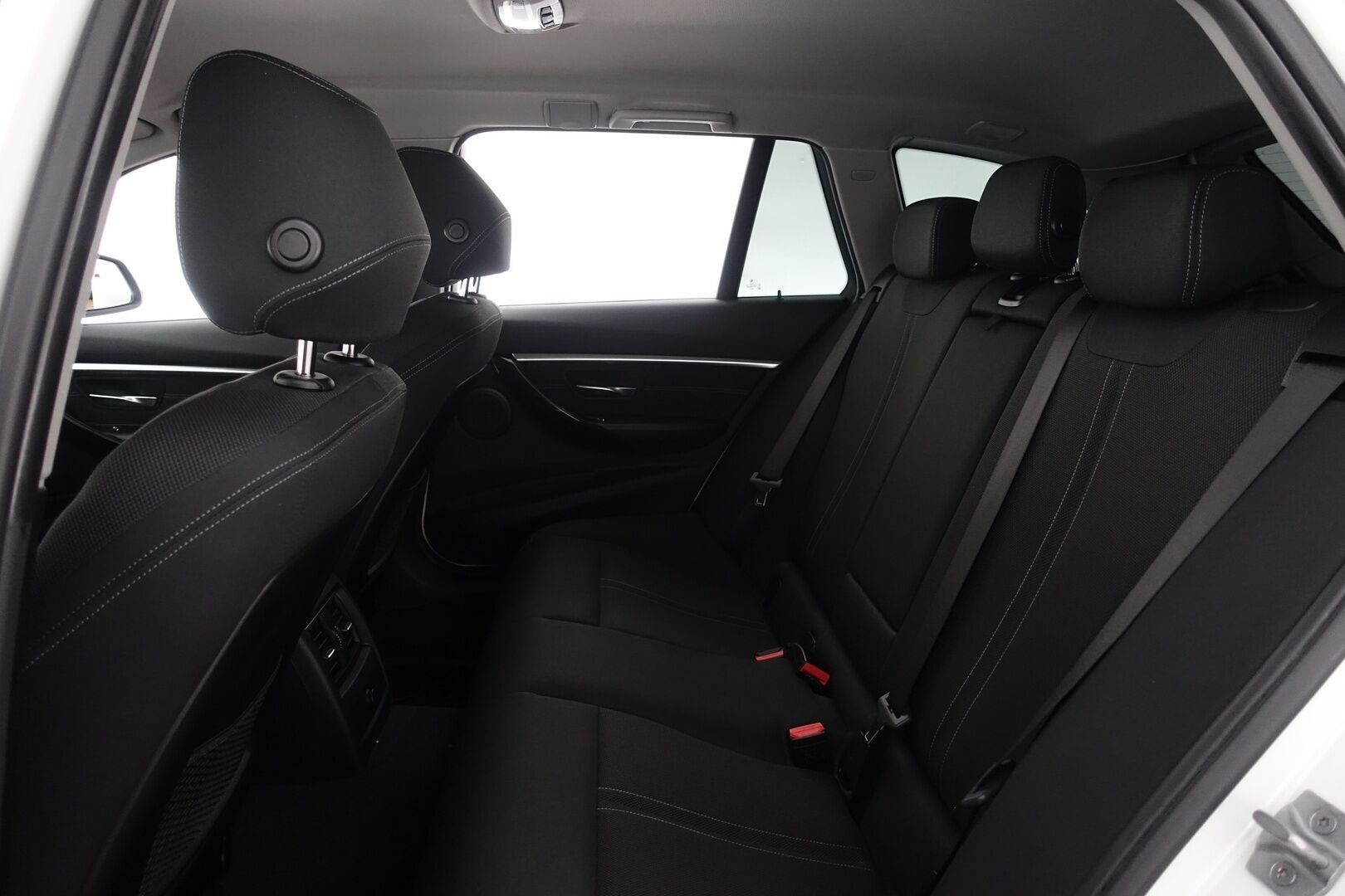 BMW 320 2017 F31 Touring 320d A xDrive Business Sport Line - | LCI | Sporttipenkit | Vakionopeudensäädin | Tutkat | LED | Sähkökontti | 2X Renkaat & Aluvanteet |