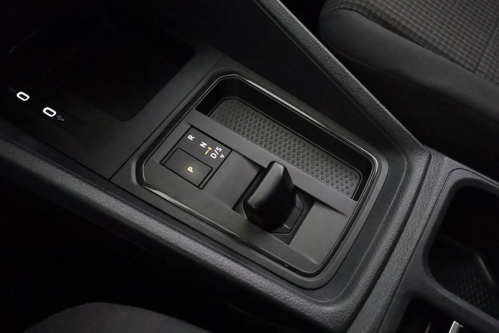 Volkswagen Caddy Maxi 2023 Family 1,5 TSI 84kW DSG 7-Paikkainen * Vakkari / P.tutkat / Webasto / Kaistavahti / Navi / 2xRenkaat * - 1.Om Suomi-auto 