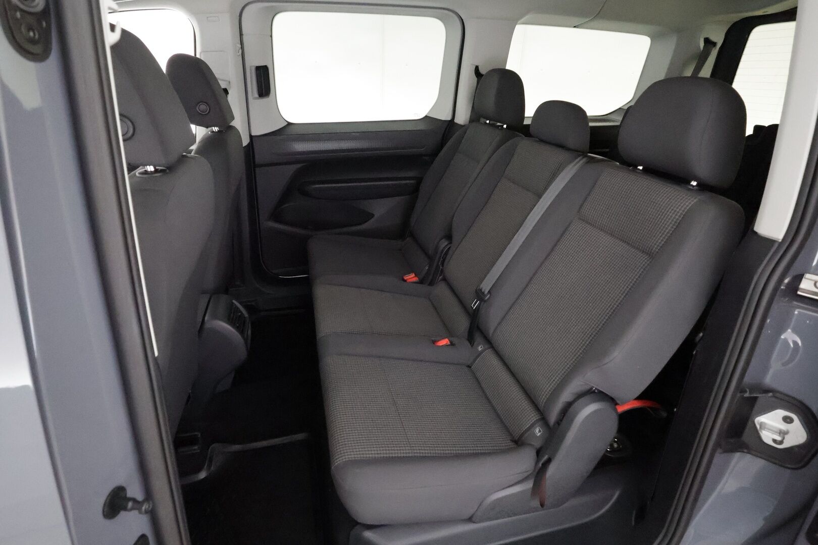 Volkswagen Caddy Maxi 2023 Family 1,5 TSI 84kW DSG 7-Paikkainen * Vakkari / P.tutkat / Webasto / Kaistavahti / Navi / 2xRenkaat * - 1.Om Suomi-auto 