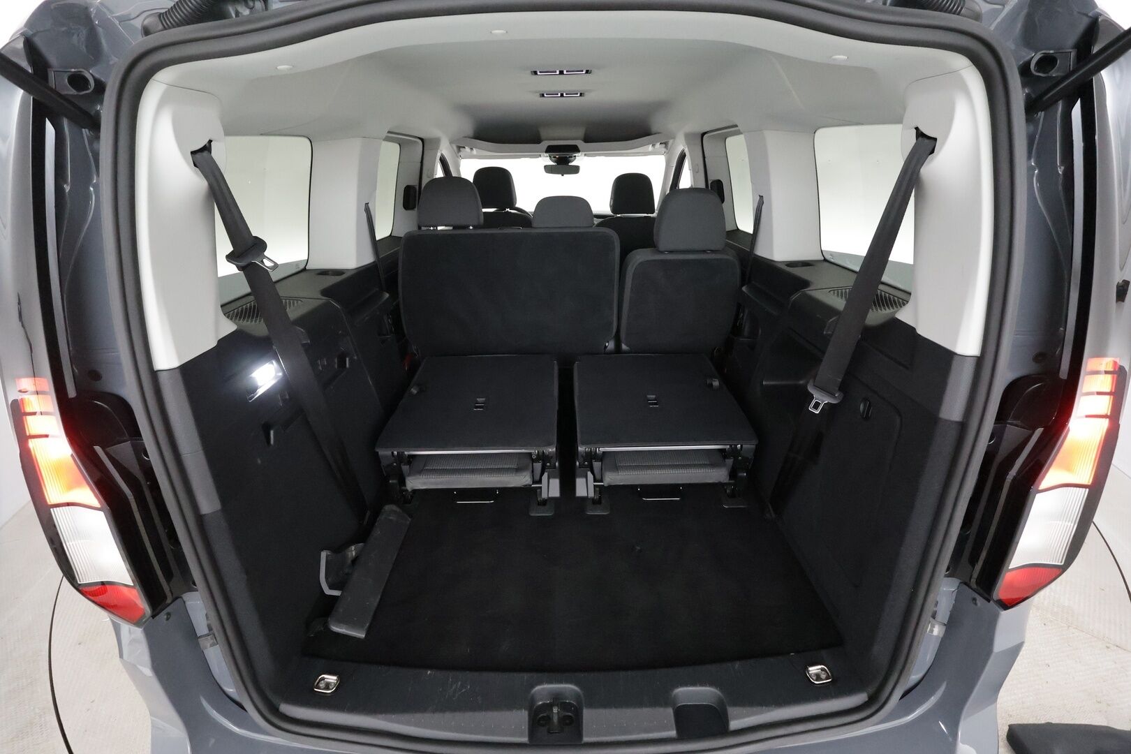 Volkswagen Caddy Maxi 2023 Family 1,5 TSI 84kW DSG 7-Paikkainen * Vakkari / P.tutkat / Webasto / Kaistavahti / Navi / 2xRenkaat * - 1.Om Suomi-auto 