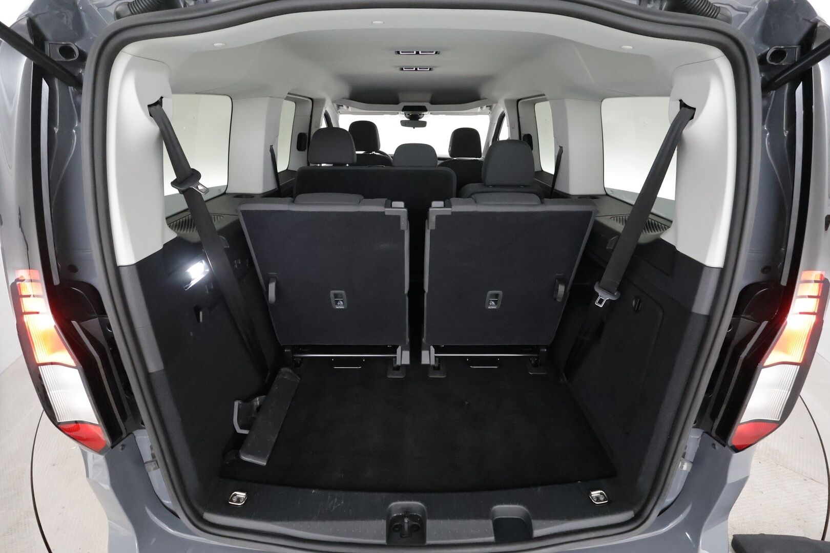 Volkswagen Caddy Maxi 2023 Family 1,5 TSI 84kW DSG 7-Paikkainen * Vakkari / P.tutkat / Webasto / Kaistavahti / Navi / 2xRenkaat * - 1.Om Suomi-auto 