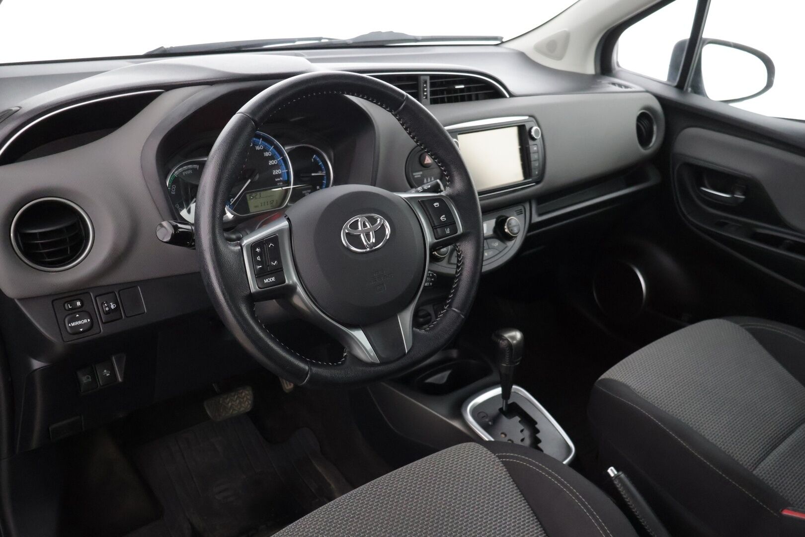 Toyota Yaris 2016 1,5 Hybrid Active 5ov - * P-Kamera / Vakkari / Juuri huollettu! / 2x Hyvät renkaat *