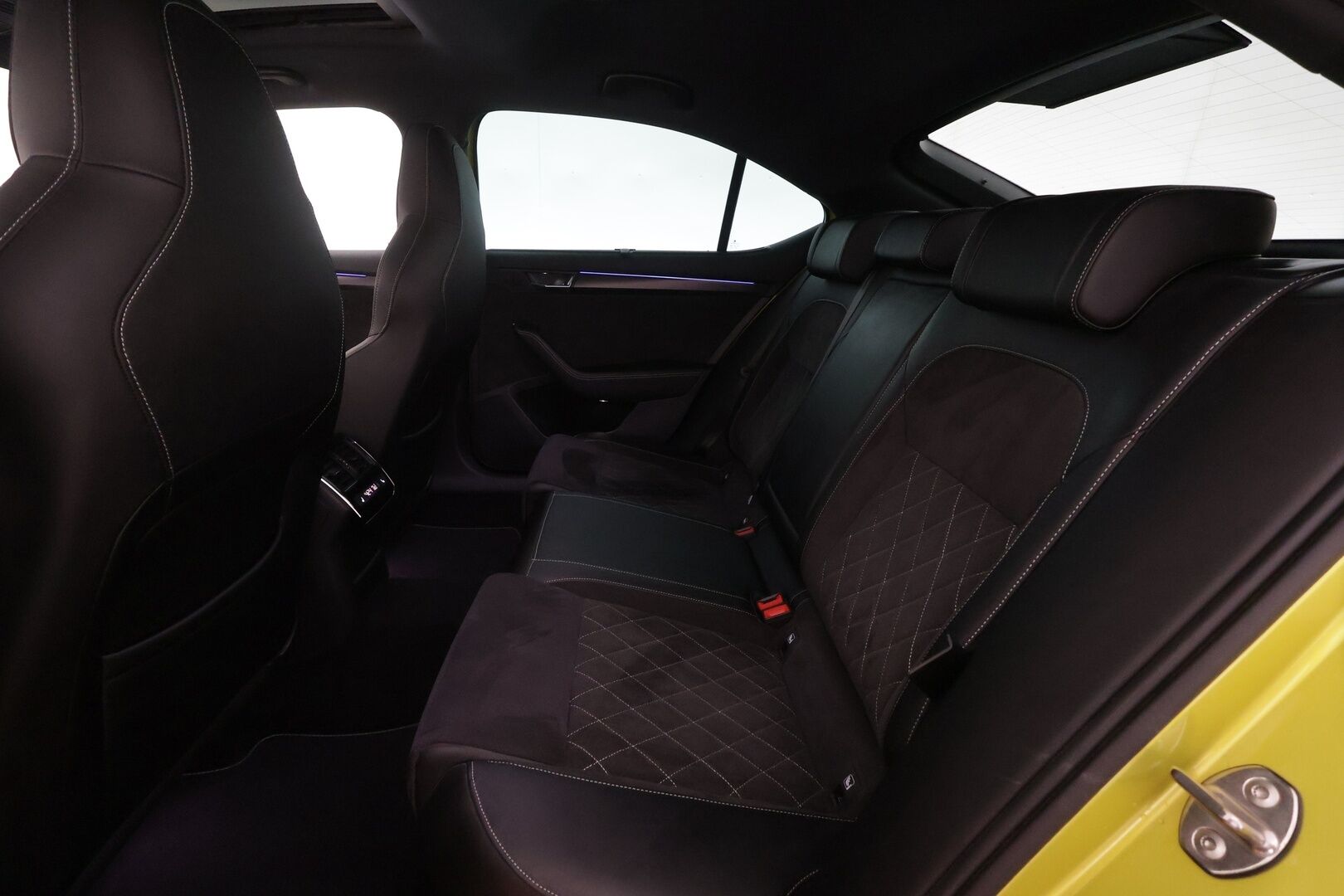 Skoda Superb 2023 1.4 TSI PHEV SportLine iV DSG Autom. - | ACC | Webasto | Koukku | Matrix-LED | 360-Kamera | Muistipenkit | Kattoluukku | Puolinahat | Apple&Android | Suomi-auto | Kahdet Renkaat | Merkkihuollettu |