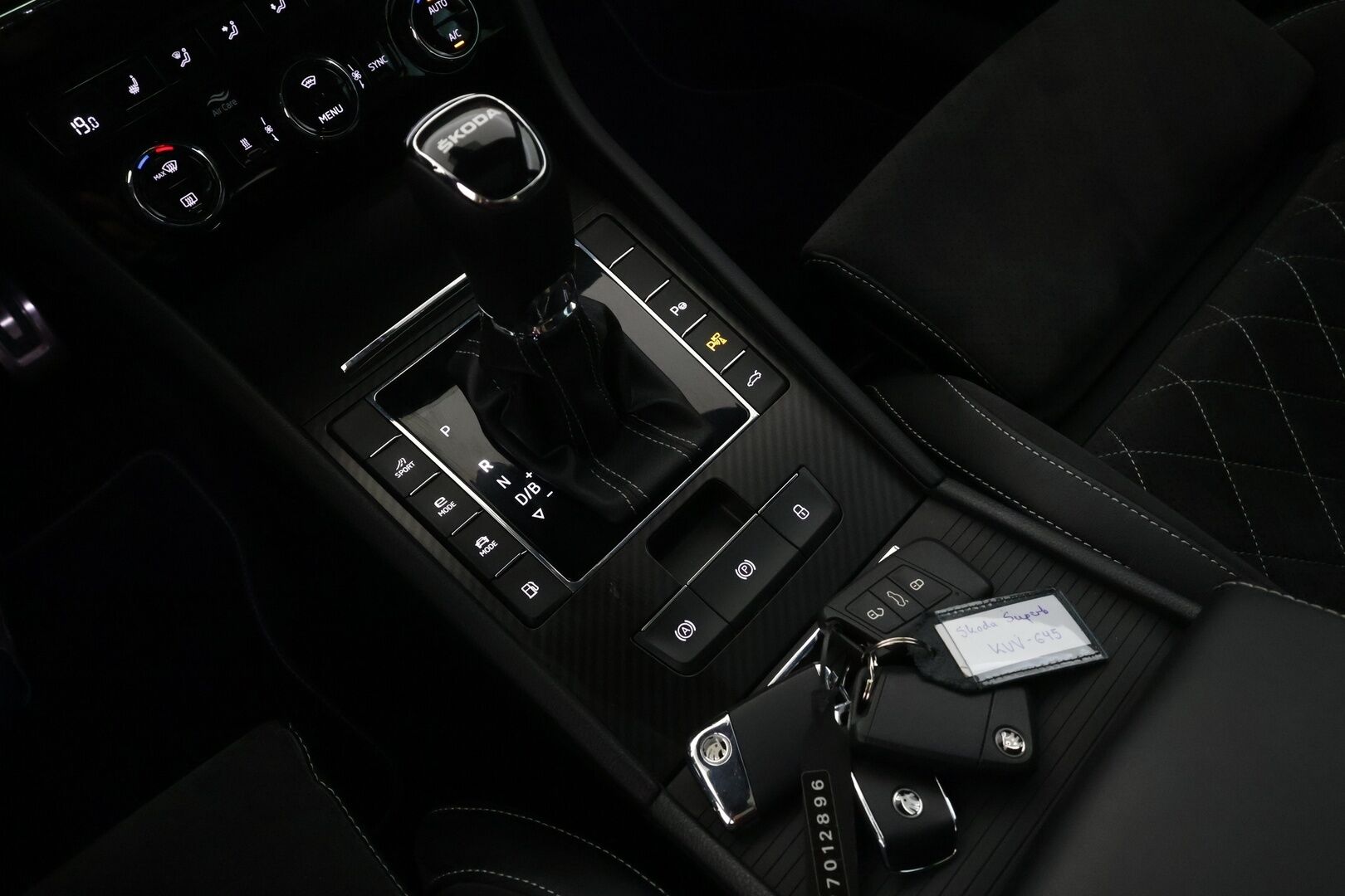 Skoda Superb 2023 1.4 TSI PHEV SportLine iV DSG Autom. - | ACC | Webasto | Koukku | Matrix-LED | 360-Kamera | Muistipenkit | Kattoluukku | Puolinahat | Apple&Android | Suomi-auto | Kahdet Renkaat | Merkkihuollettu |