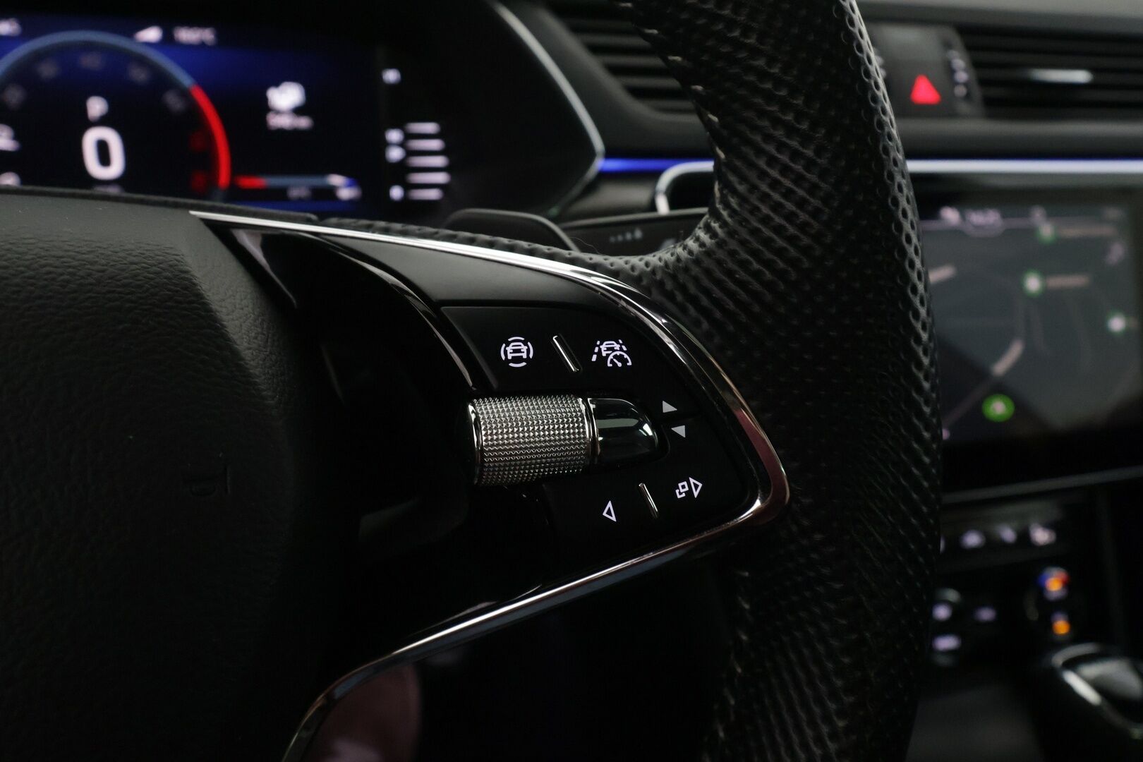 Skoda Superb 2023 1.4 TSI PHEV SportLine iV DSG Autom. - | ACC | Webasto | Koukku | Matrix-LED | 360-Kamera | Muistipenkit | Kattoluukku | Puolinahat | Apple&Android | Suomi-auto | Kahdet Renkaat | Merkkihuollettu |