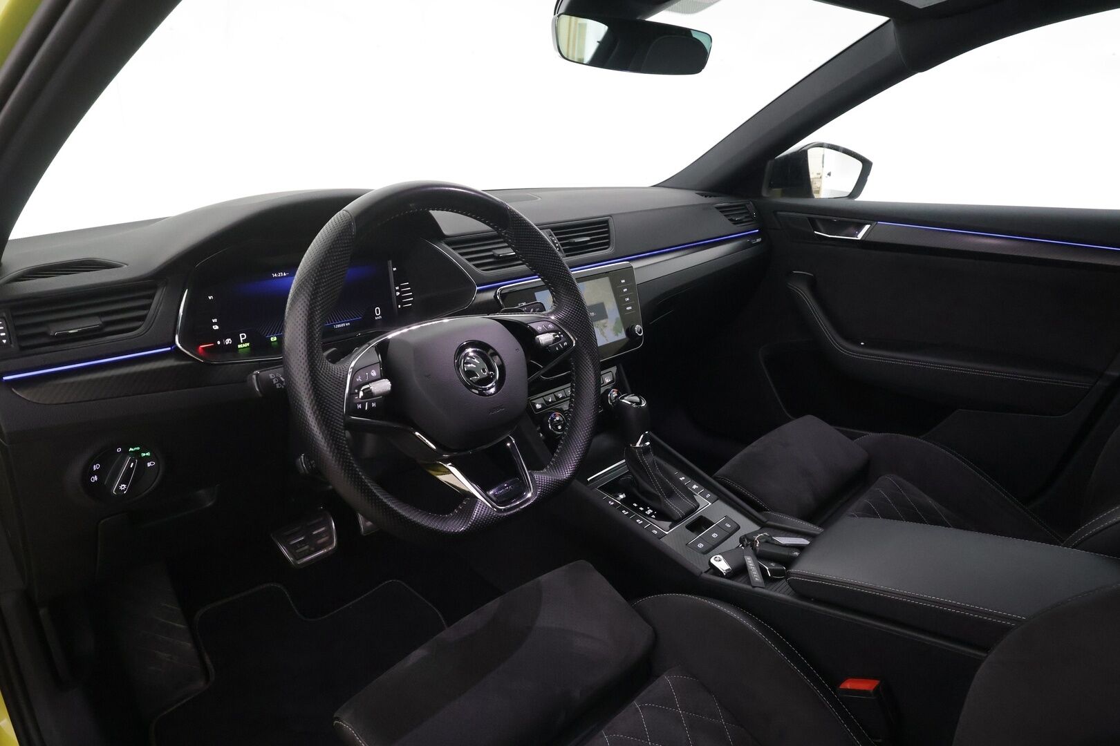 Skoda Superb 2023 1.4 TSI PHEV SportLine iV DSG Autom. - | ACC | Webasto | Koukku | Matrix-LED | 360-Kamera | Muistipenkit | Kattoluukku | Puolinahat | Apple&Android | Suomi-auto | Kahdet Renkaat | Merkkihuollettu |