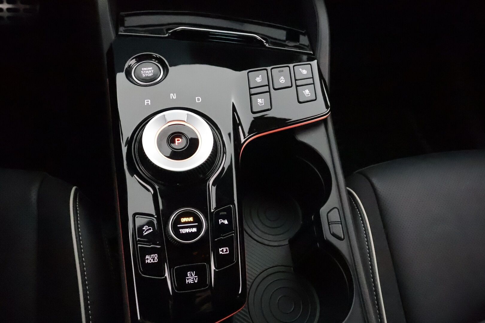 Kia Sportage 2023 1,6 T-GDI AWD Plug-in Hybrid GT-Line **360-kamera / Muistipenkit / H&K / Ilmastoidut penkit / Koukku / TULOSSA** - 3,99 % KORKOTARJOUS TÄHÄN AUTOON - 