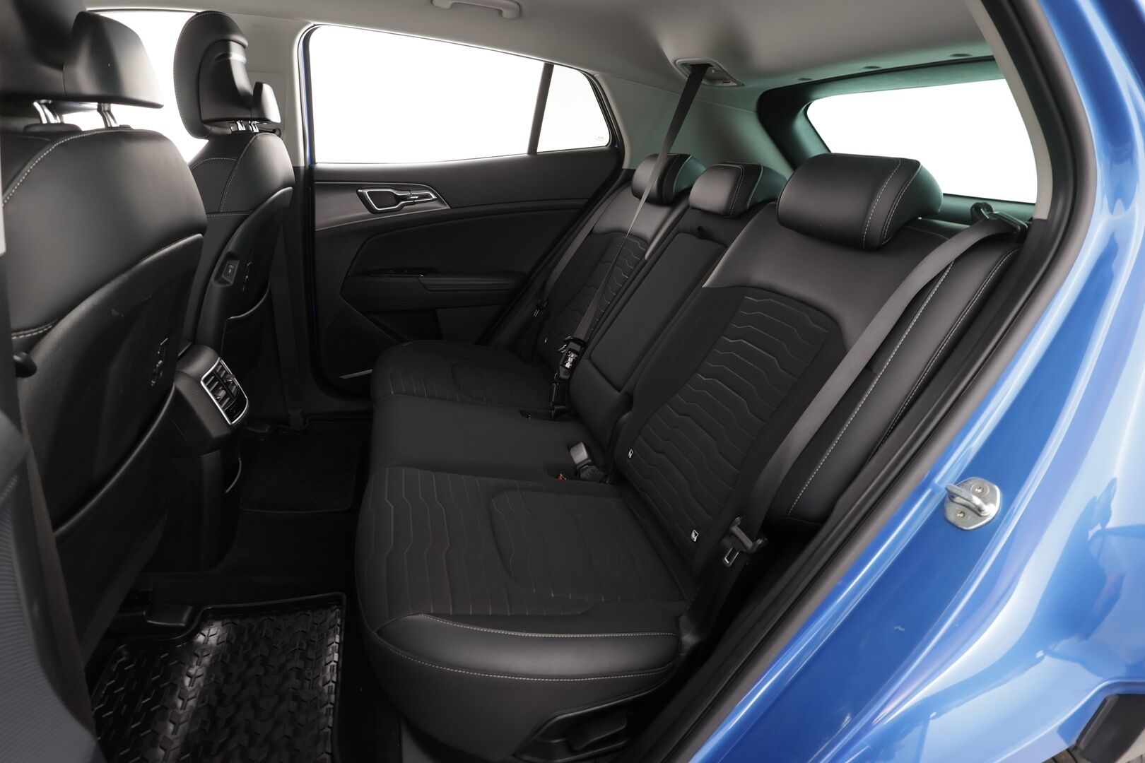 Kia Sportage 2022 1,6 T-GDI AWD Plug-in Hybrid Business Premium AT 265hv * ACC / LED / Koukku / 360° / Navi / Kaistavahti / Keyless * - Suomi-auto / Akku kuntotarkastettu SoH 98% / 2x Latauskaapelit / Kahdet renkaat / Merkkihuollettu! - HULLUT VÄLIPÄIVÄT KORKOTARJOUS 2,49%